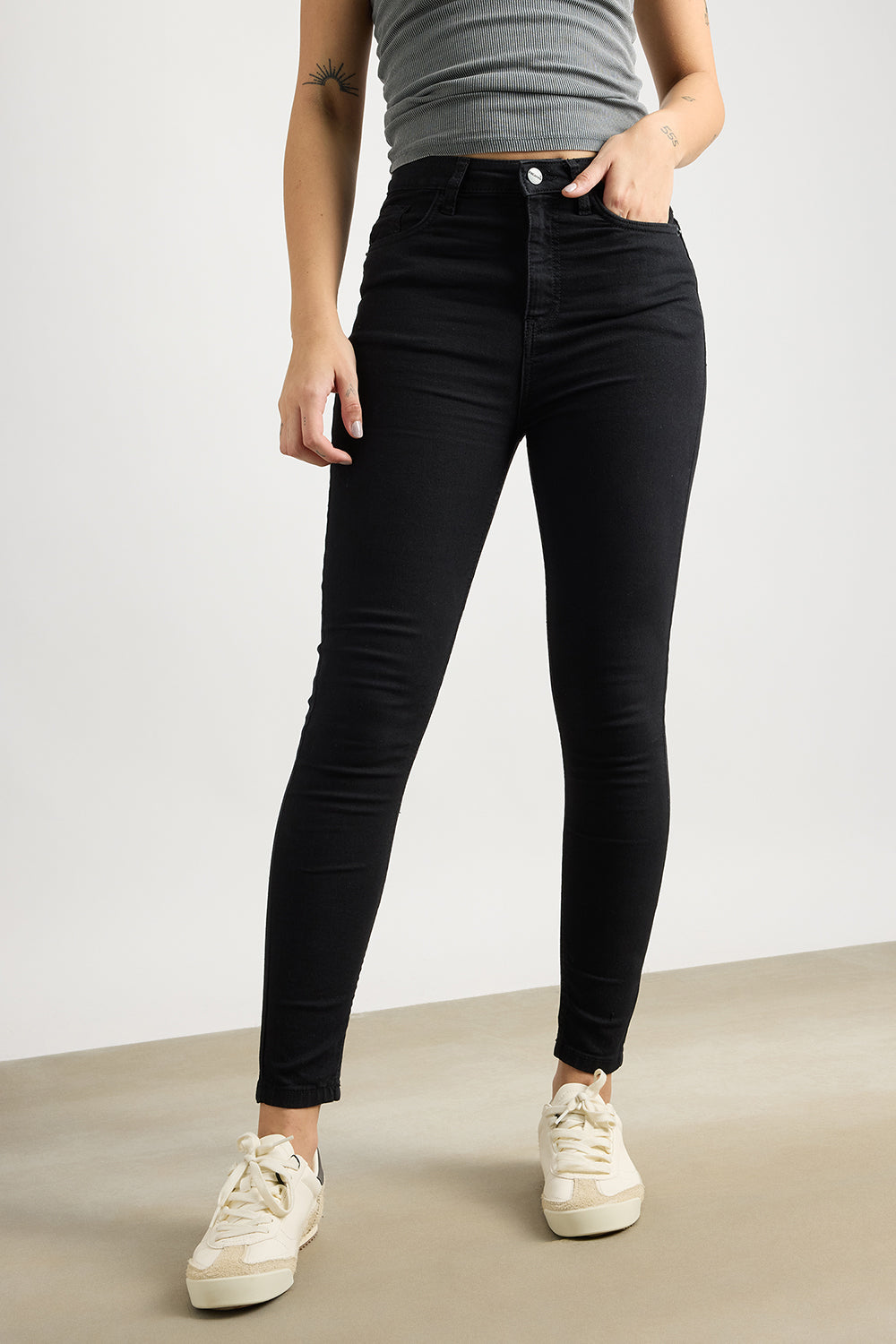 Carbon Women's Skinny Fit Jeans