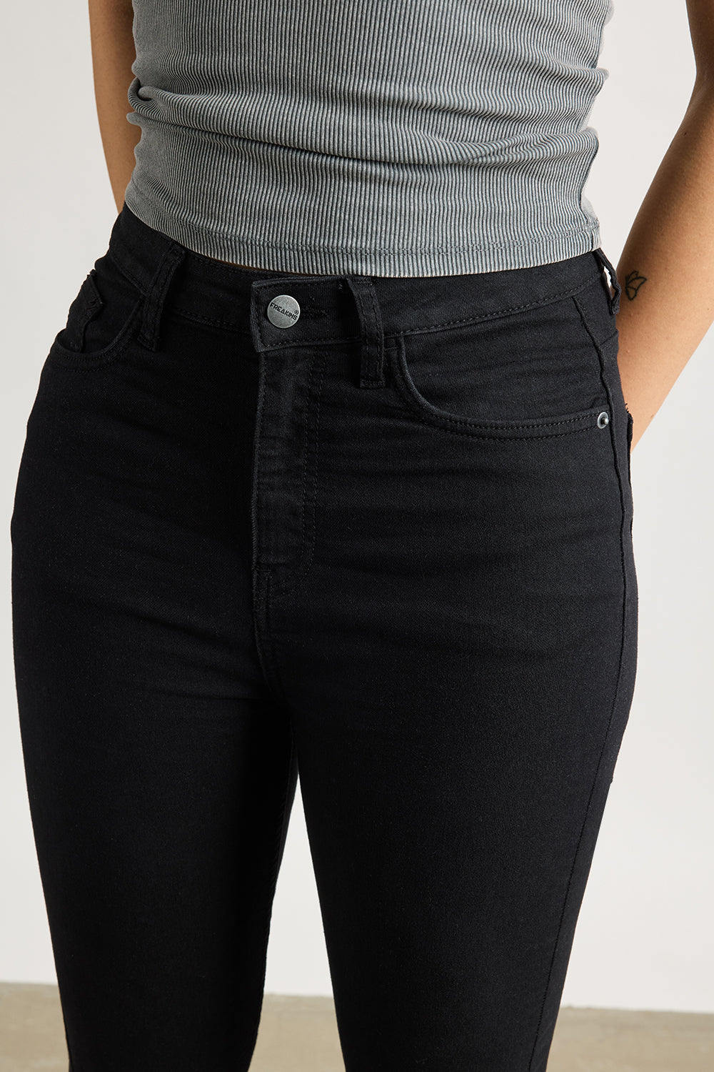 Carbon Women's Skinny Fit Jeans