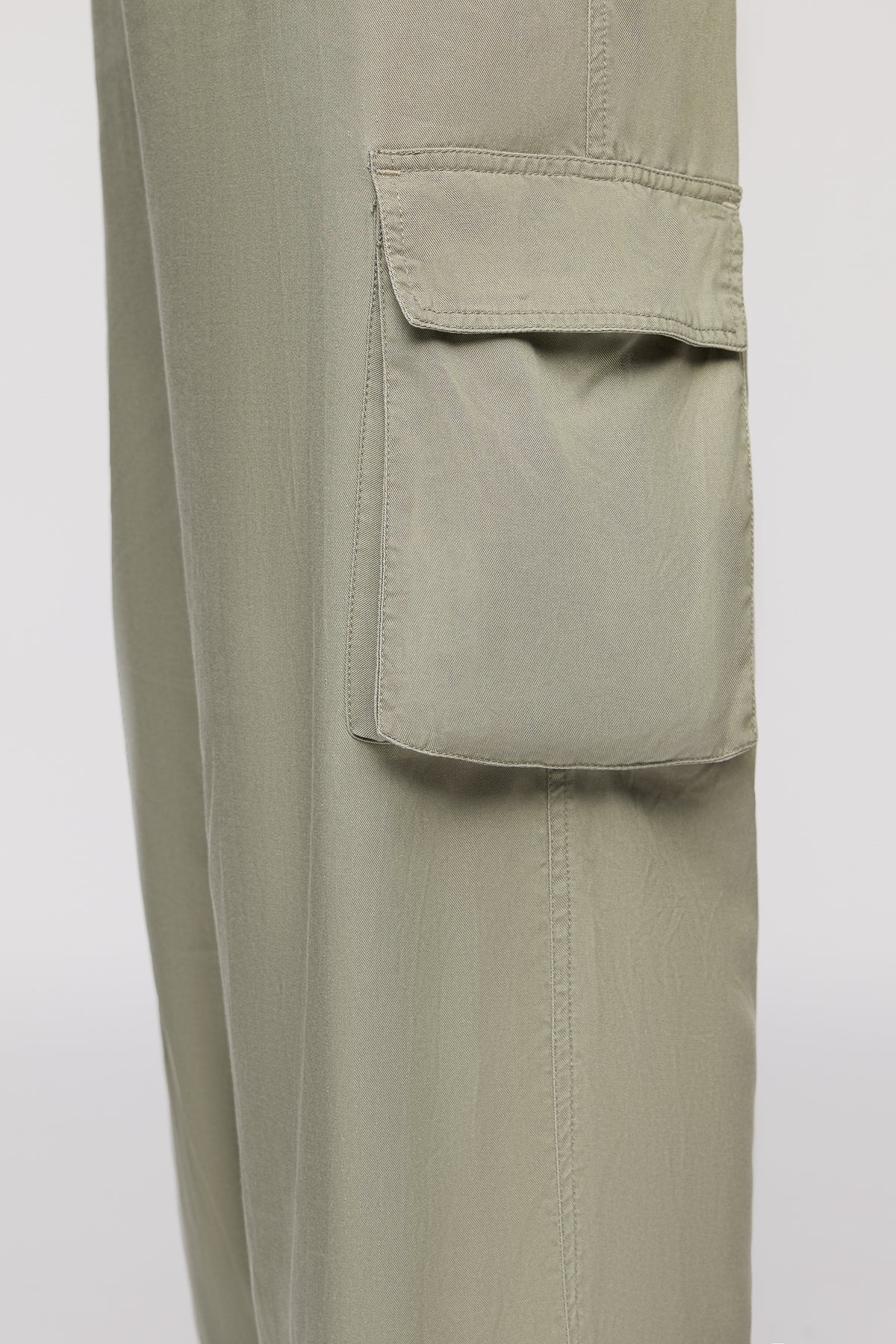Field Olive Men’s Straight Cargo Korean Pants