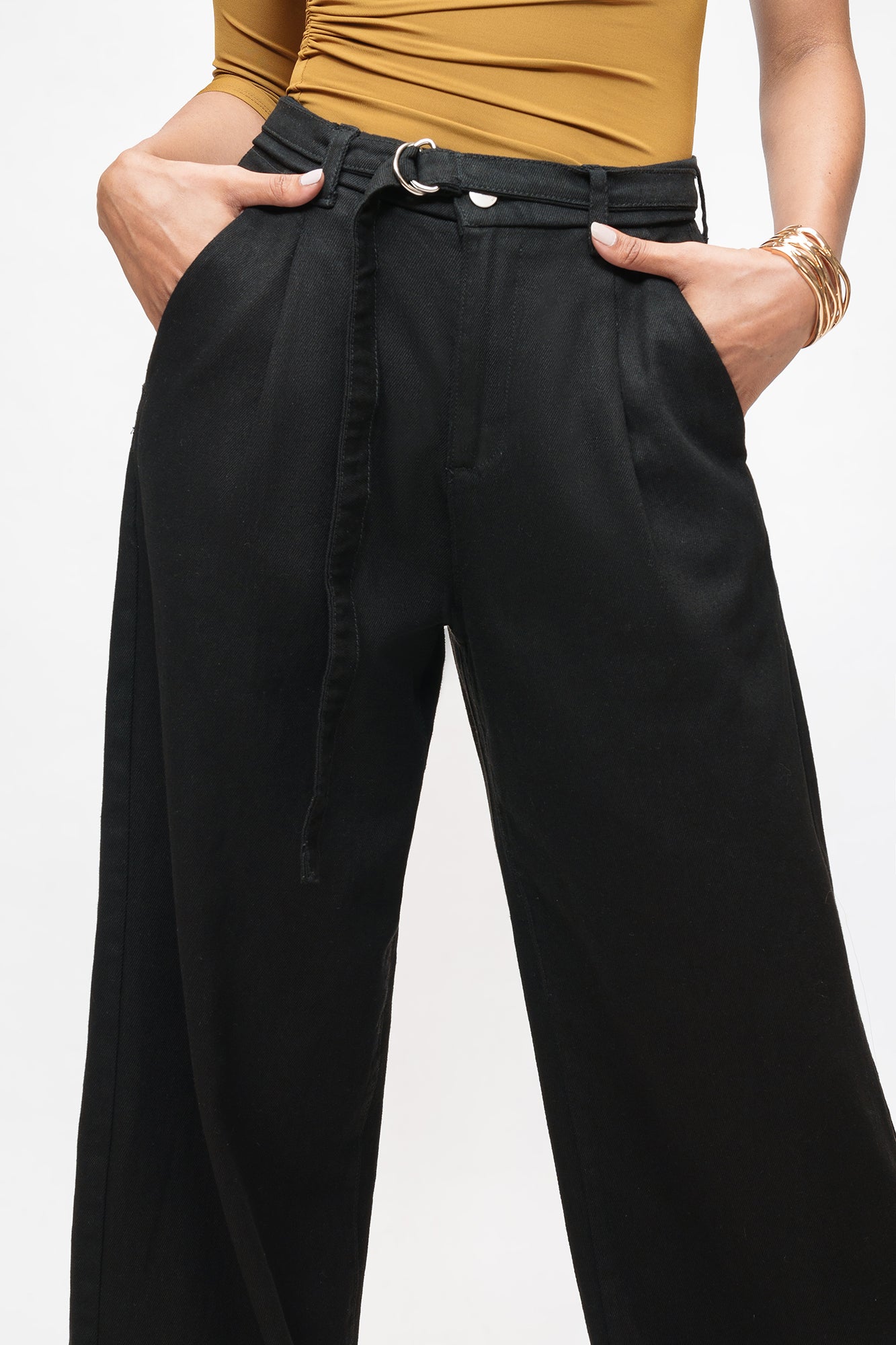 Chic Black Belted Women's Straight Jeans