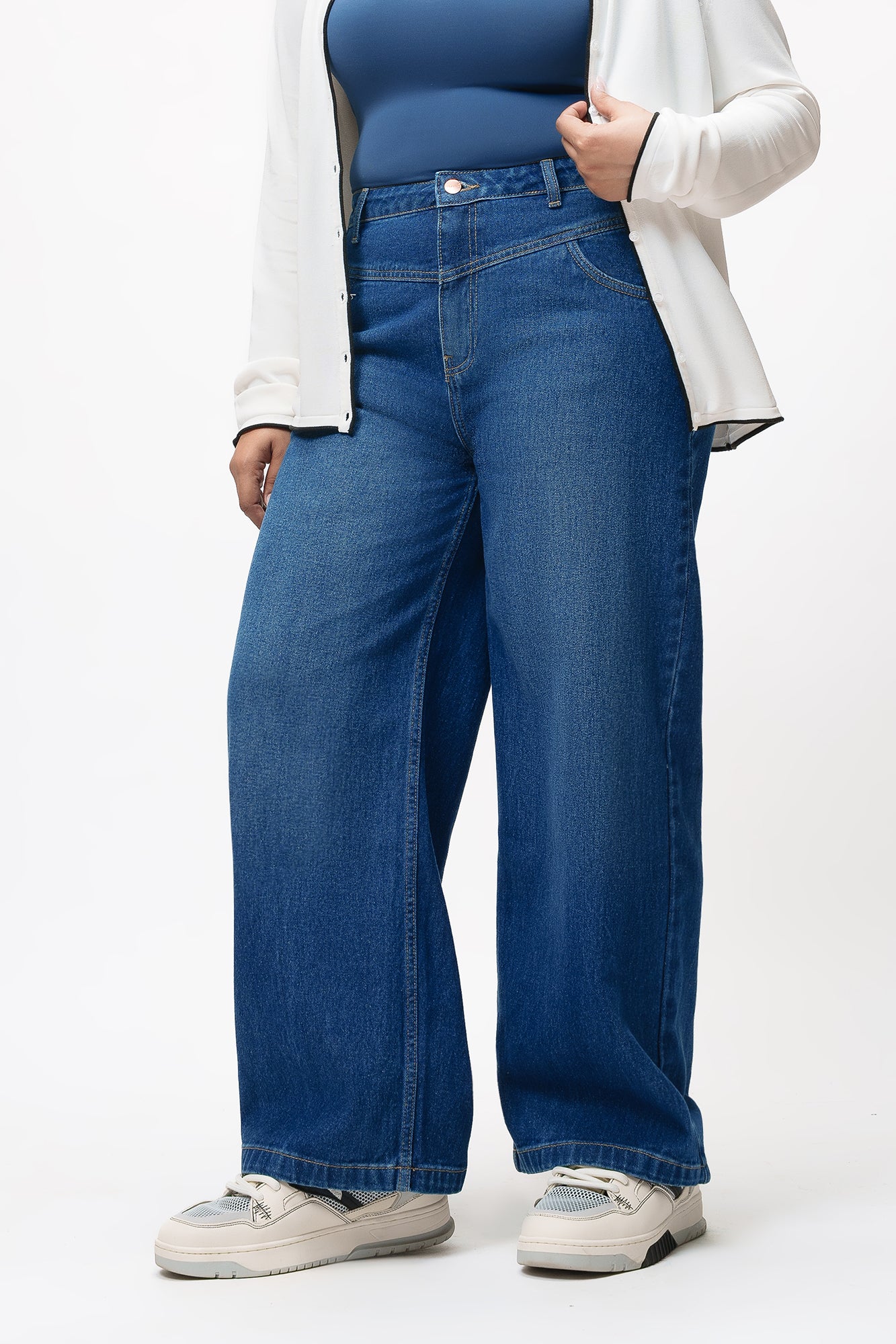 Curve Fish Cut Straight Jeans