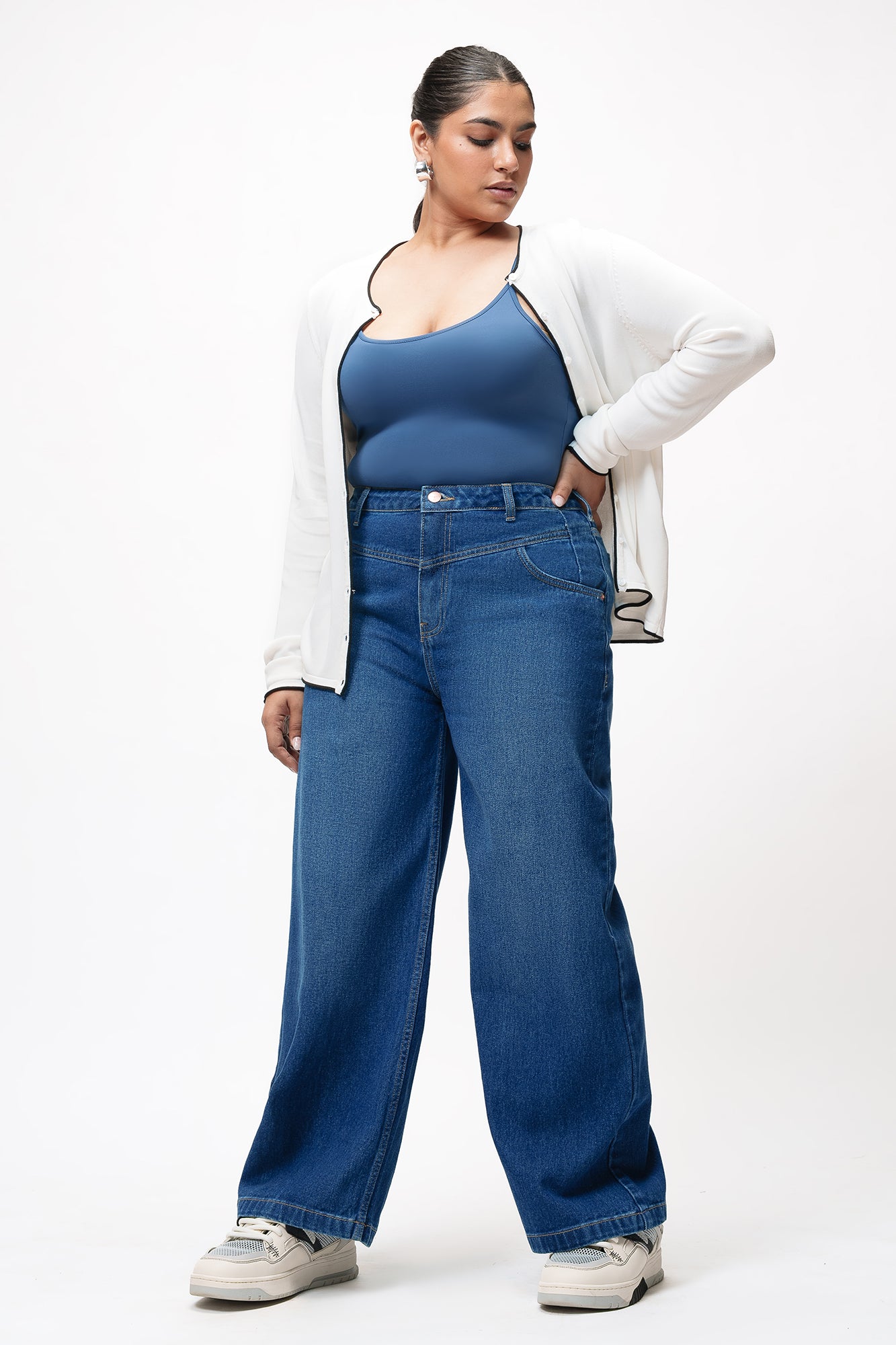 Curve Fish Cut Straight Jeans