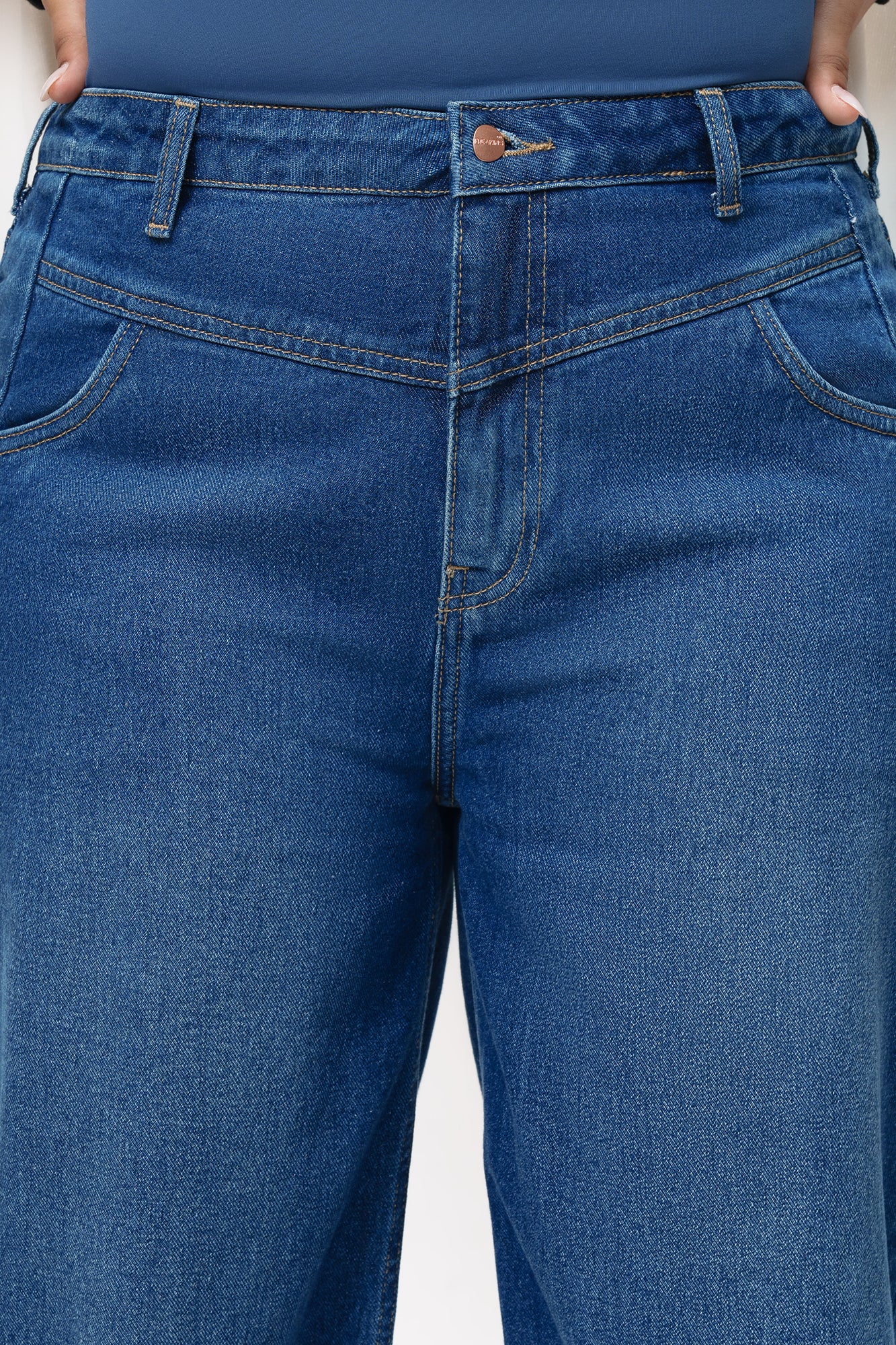 Curve Fish Cut Straight Jeans