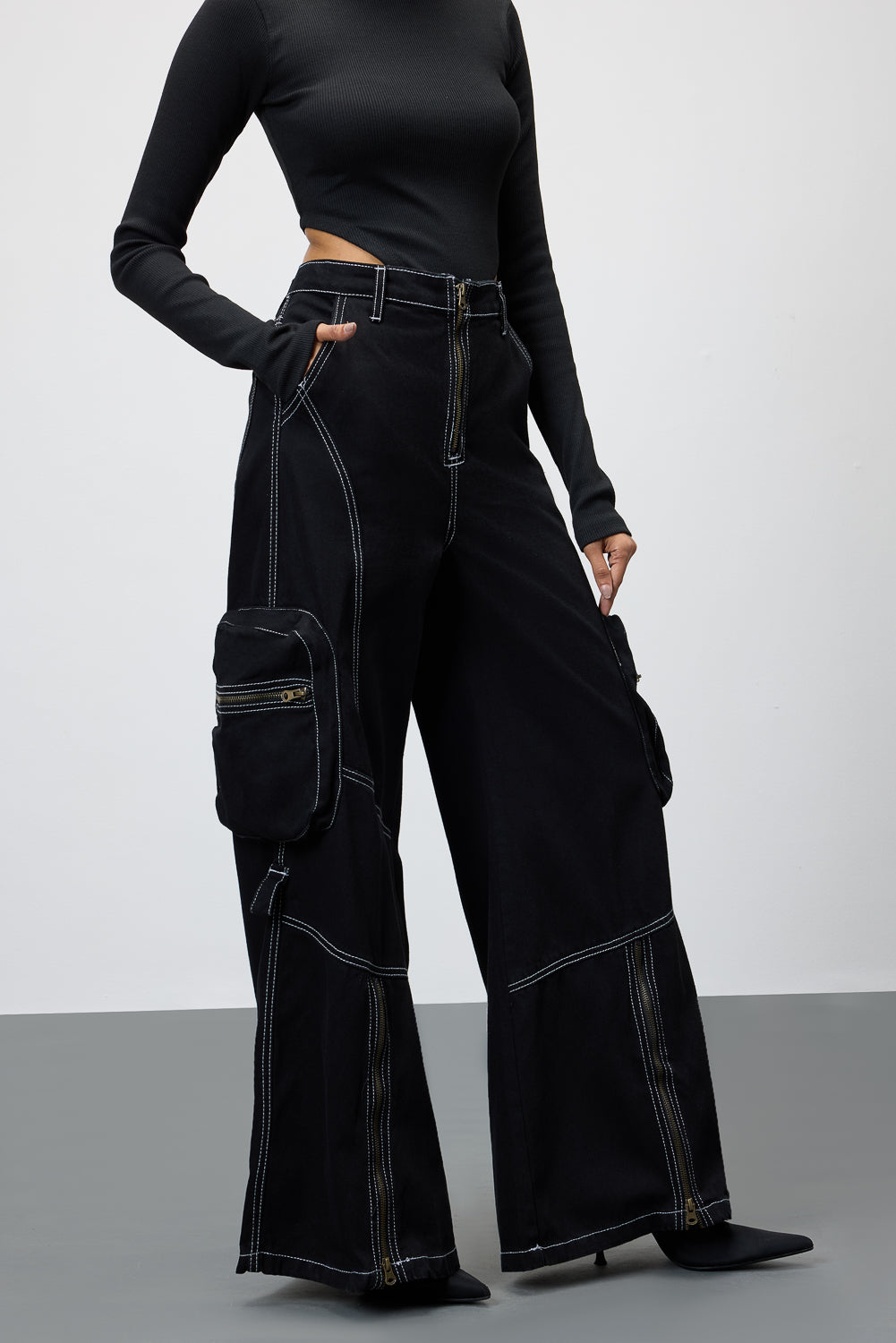 Black Trailblaze Women's Wide Cargo Jeans