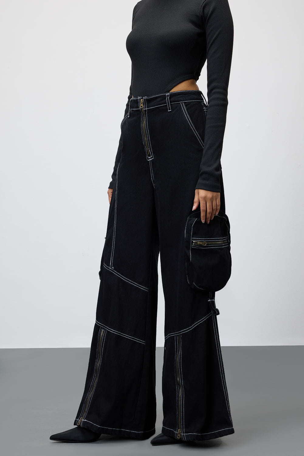 Black Trailblaze Women's Wide Cargo Jeans