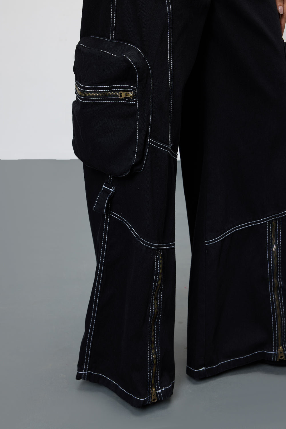 Black Trailblaze Women's Wide Cargo Jeans