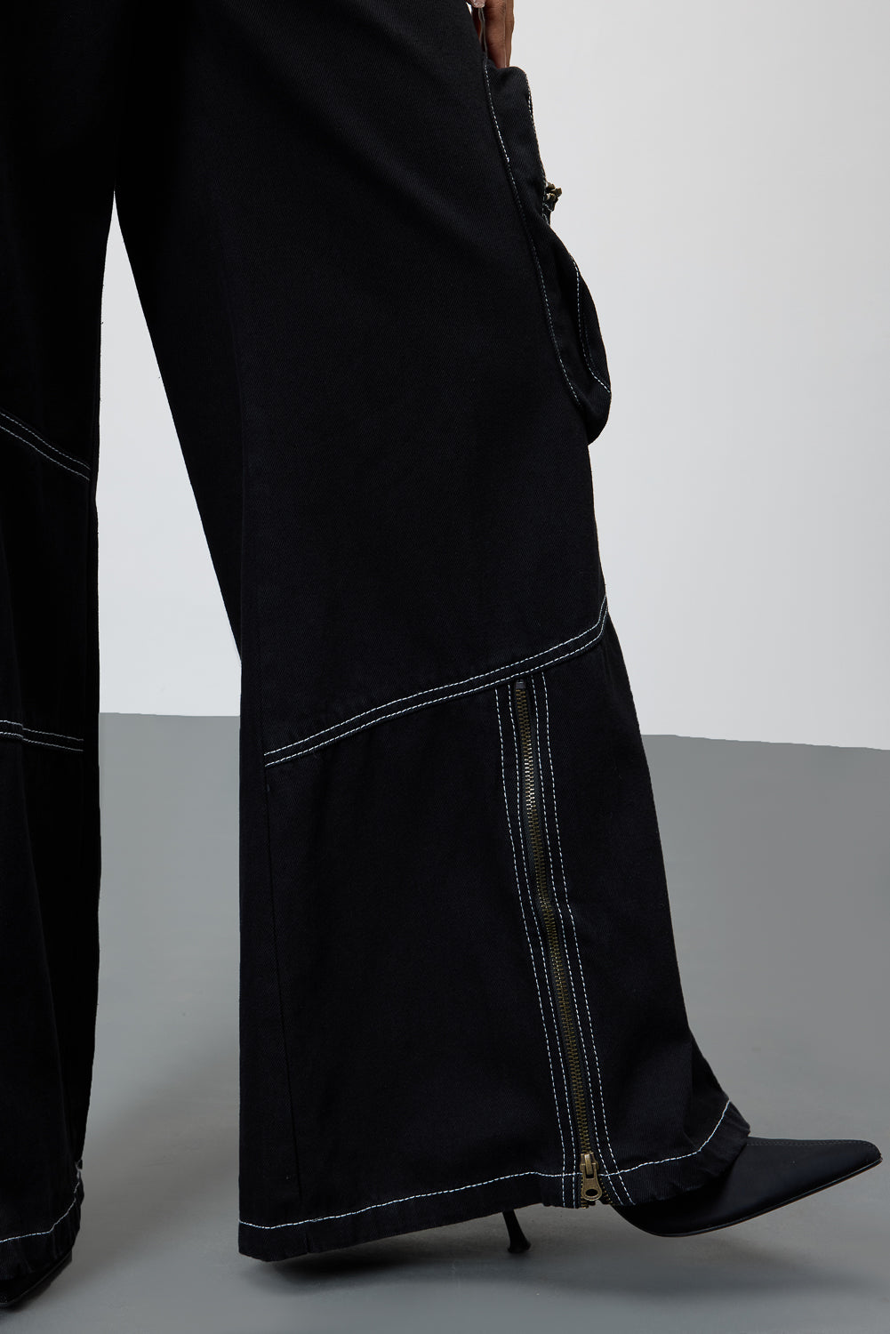 Black Trailblaze Women's Wide Cargo Jeans