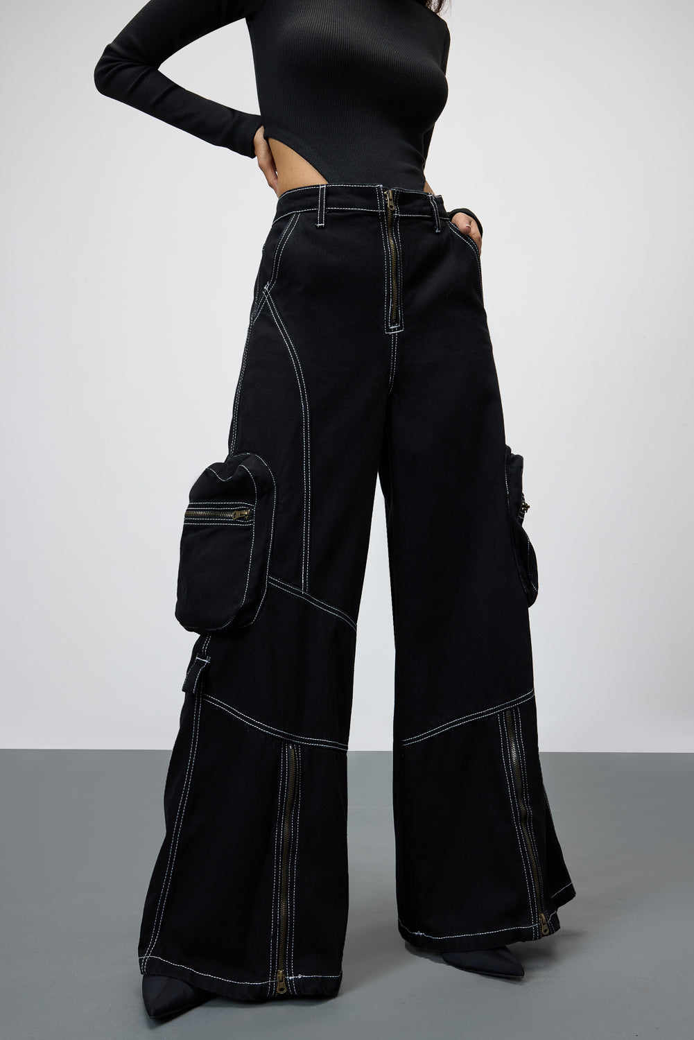 Black Trailblaze Women's Wide Cargo Jeans