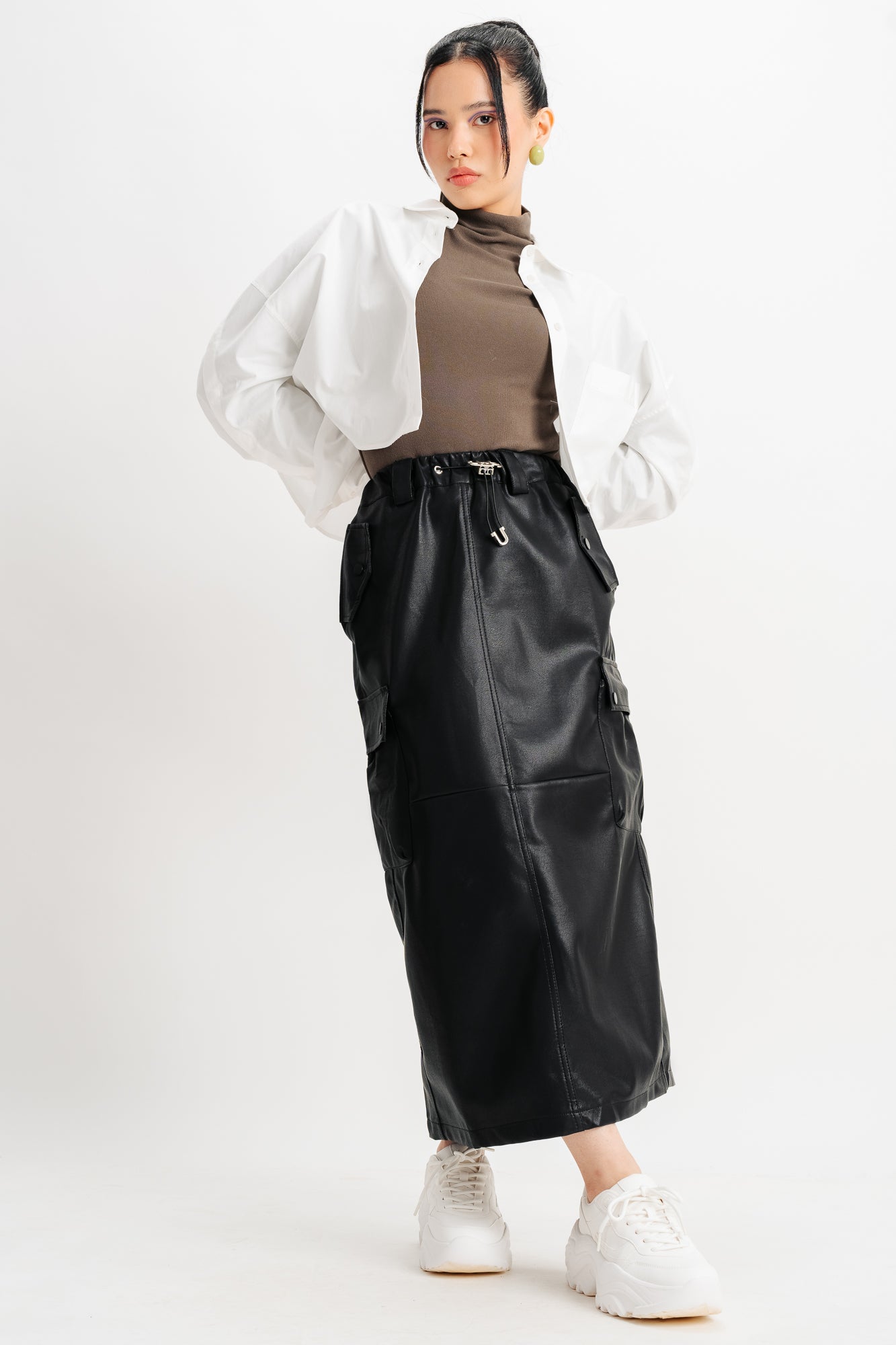 Black leather midi skirt hotsell with pockets