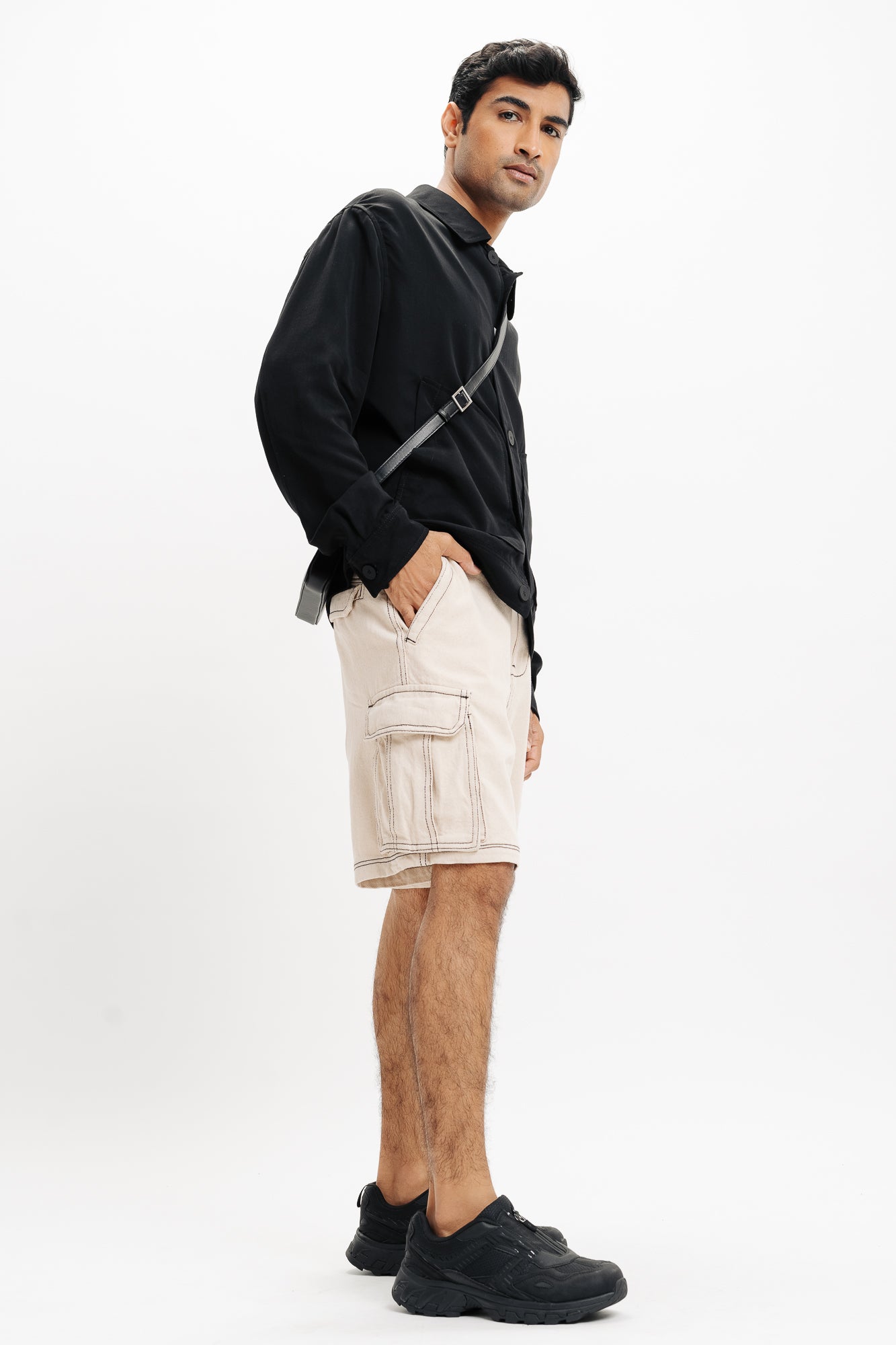 Men's Ecru Contrast-Stitch Cargo Shorts