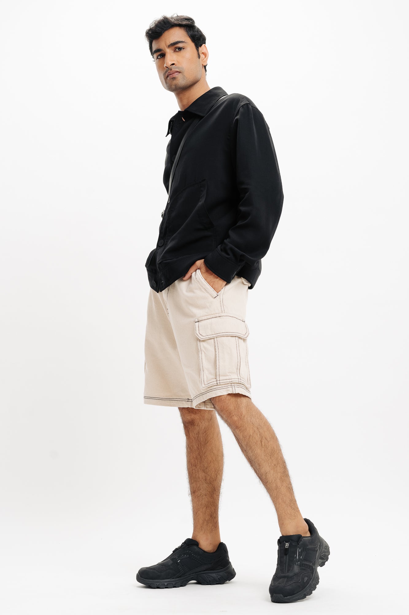 Men's Ecru Contrast-Stitch Cargo Shorts