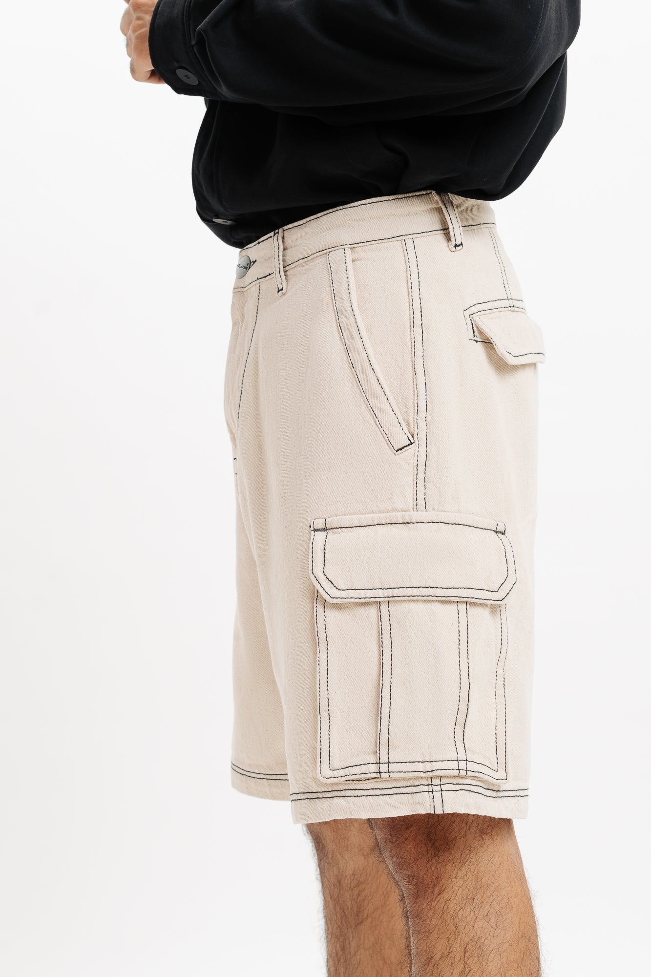 Men's Ecru Contrast-Stitch Cargo Shorts