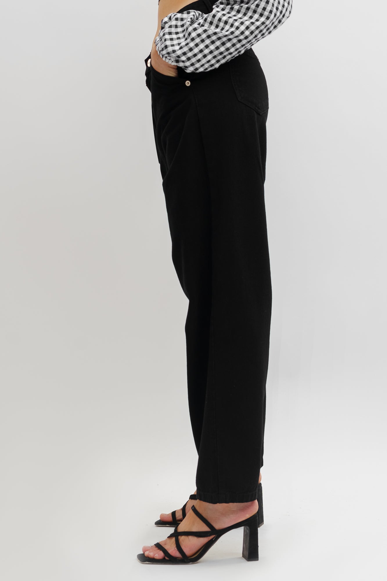 BLACK SLOUCHY JEANS