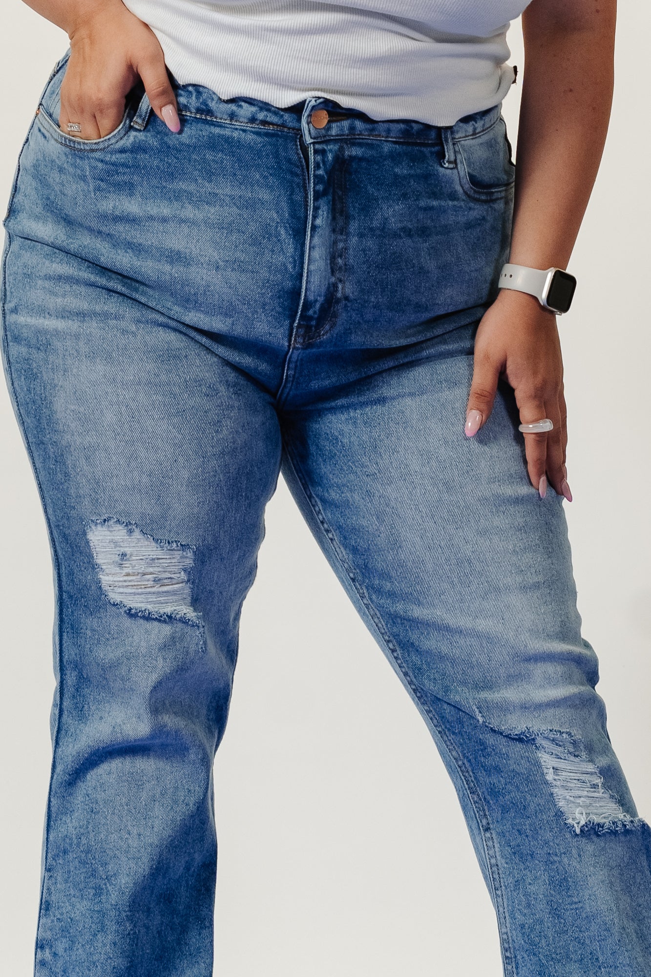 CURVE LIGHT WASH DISTRESSED BOOTCUT JEANS