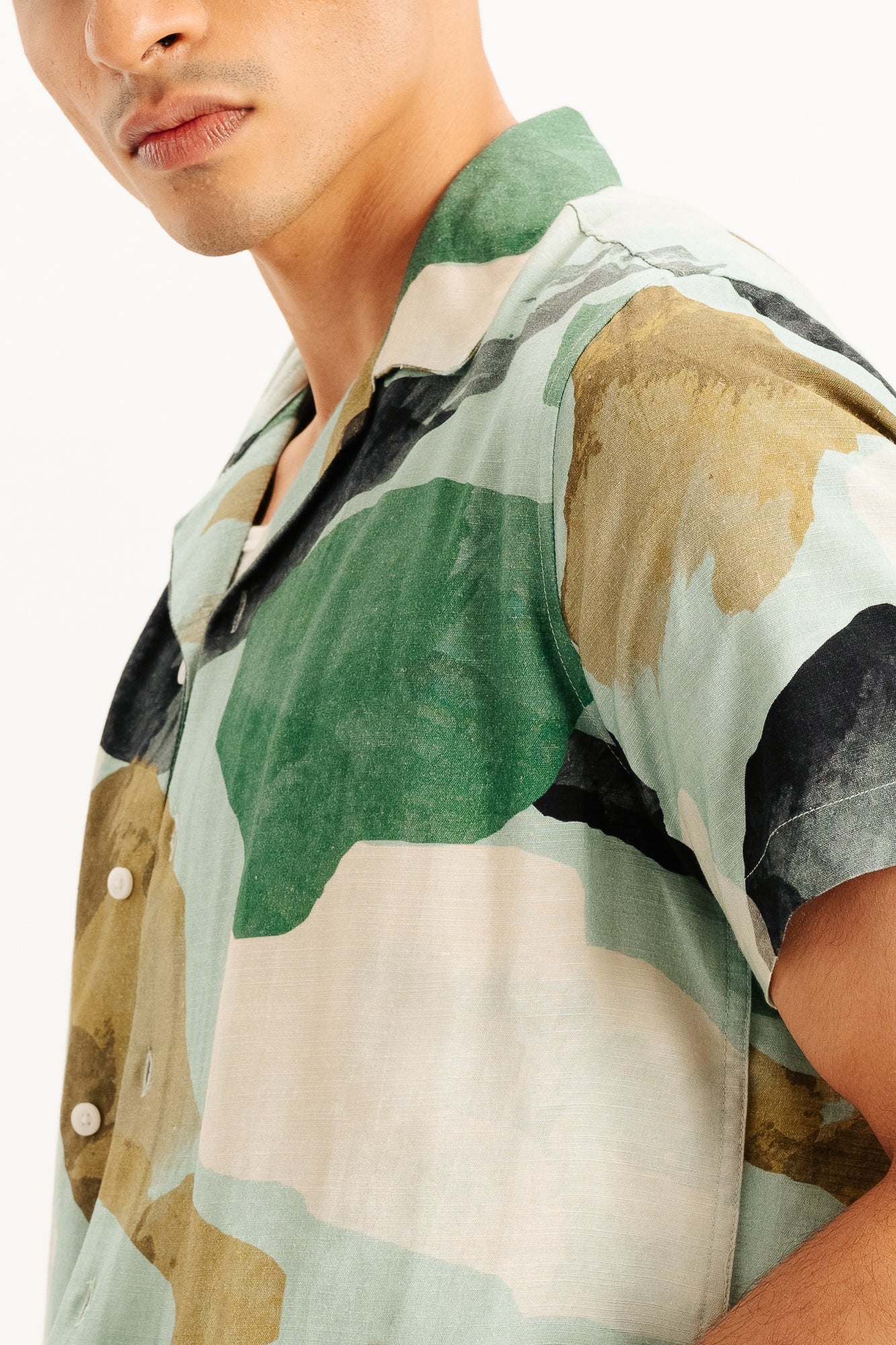 Emerald Spectrum Men's Abstract Linen Shirt