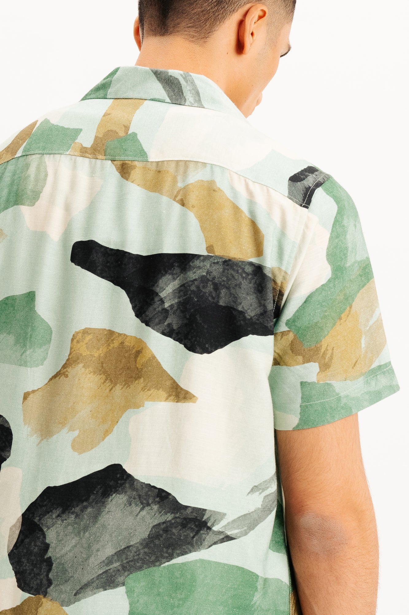 Emerald Spectrum Men's Abstract Linen Shirt