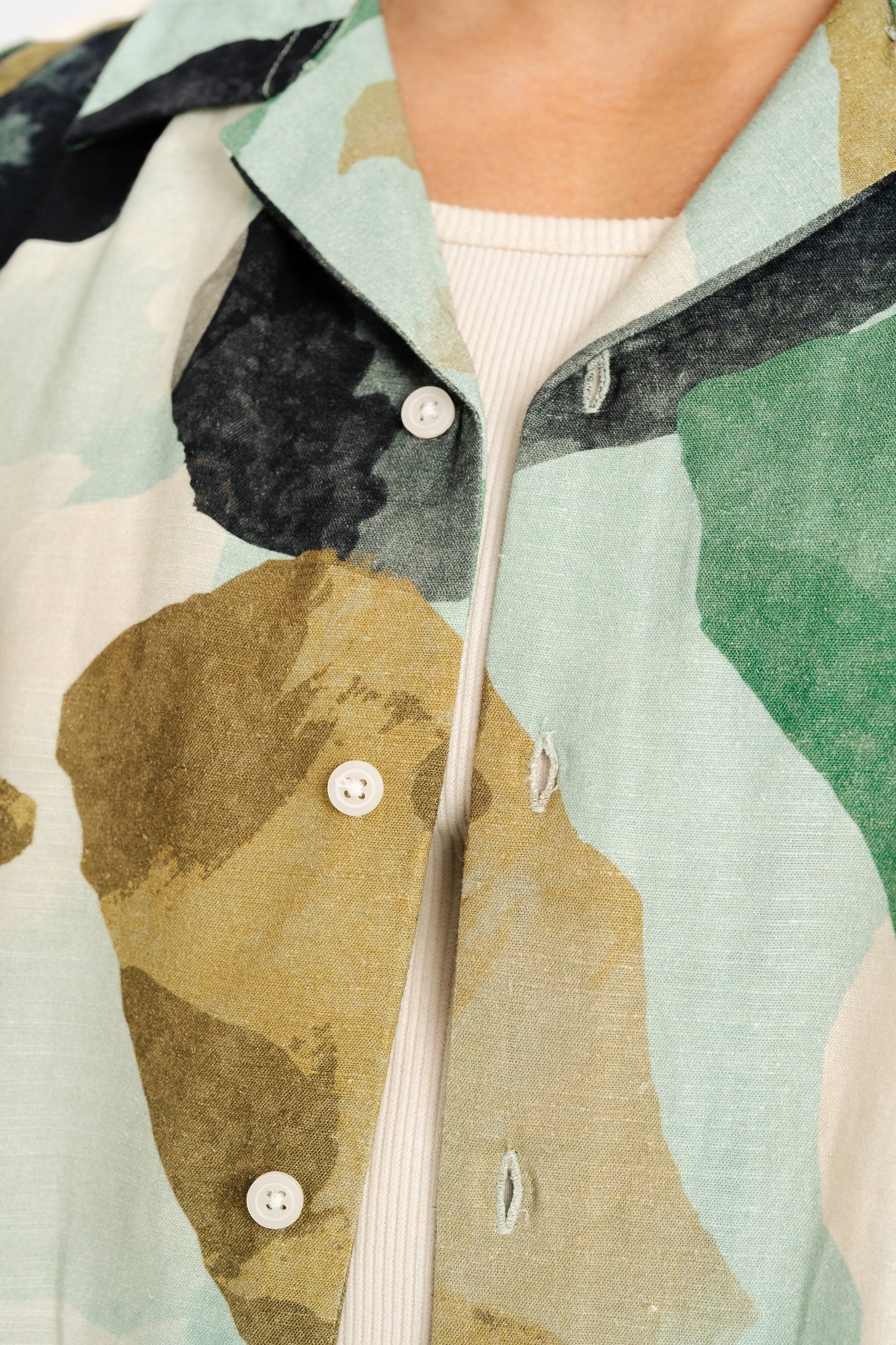 Emerald Spectrum Men's Abstract Linen Shirt
