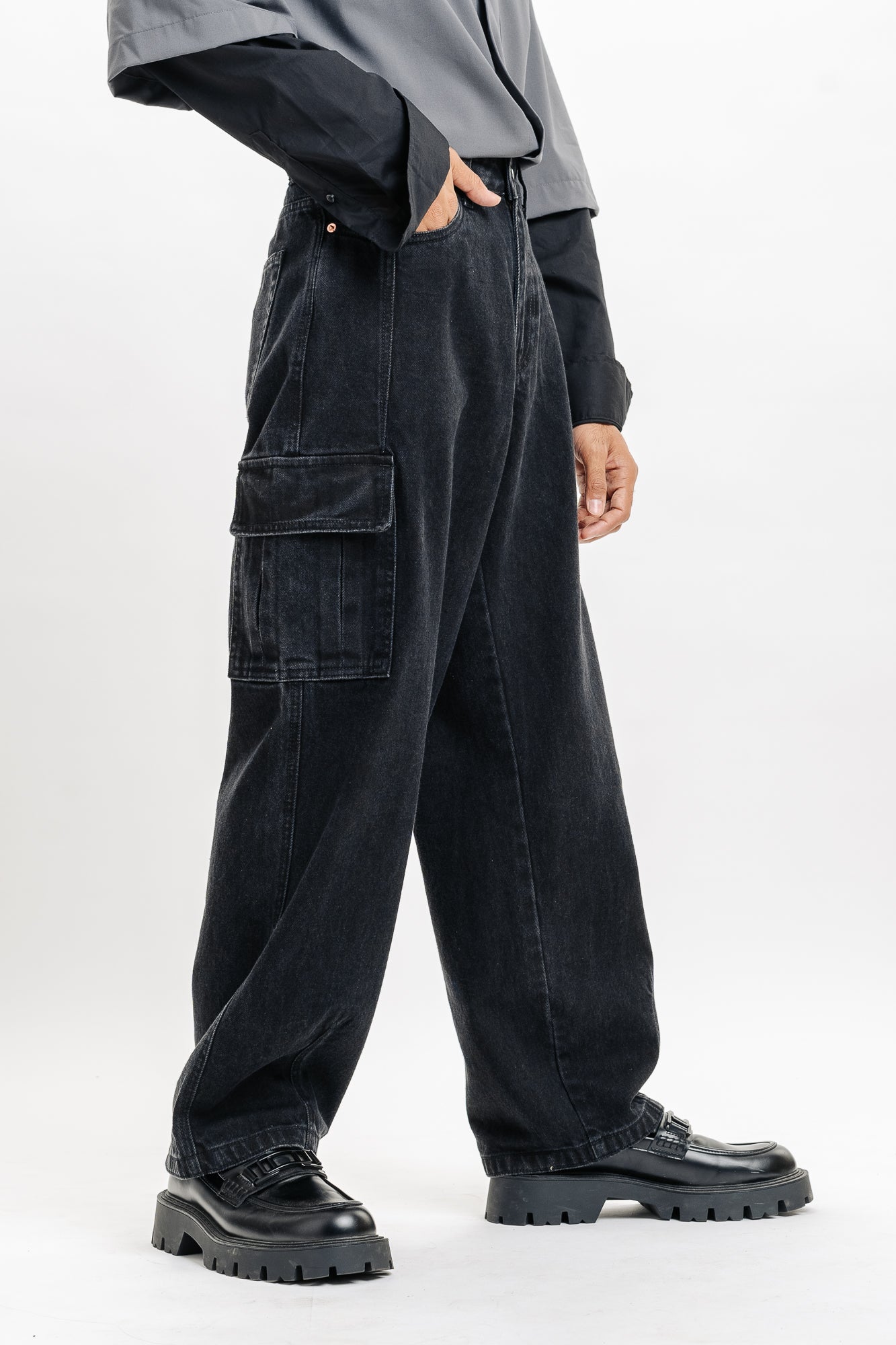 Urban Black Men's Baggy Straight Cargo Jeans