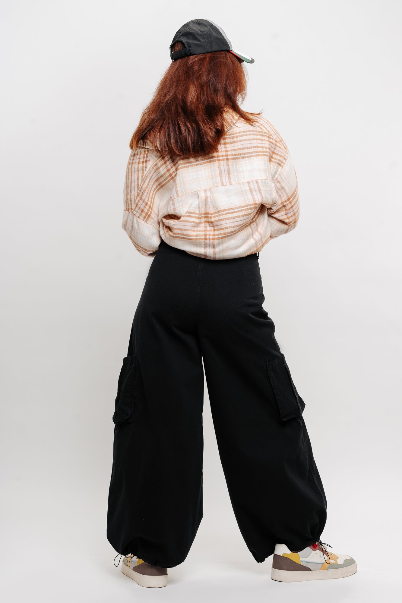 BLACK PLEATED WIDE BALOON PANTS