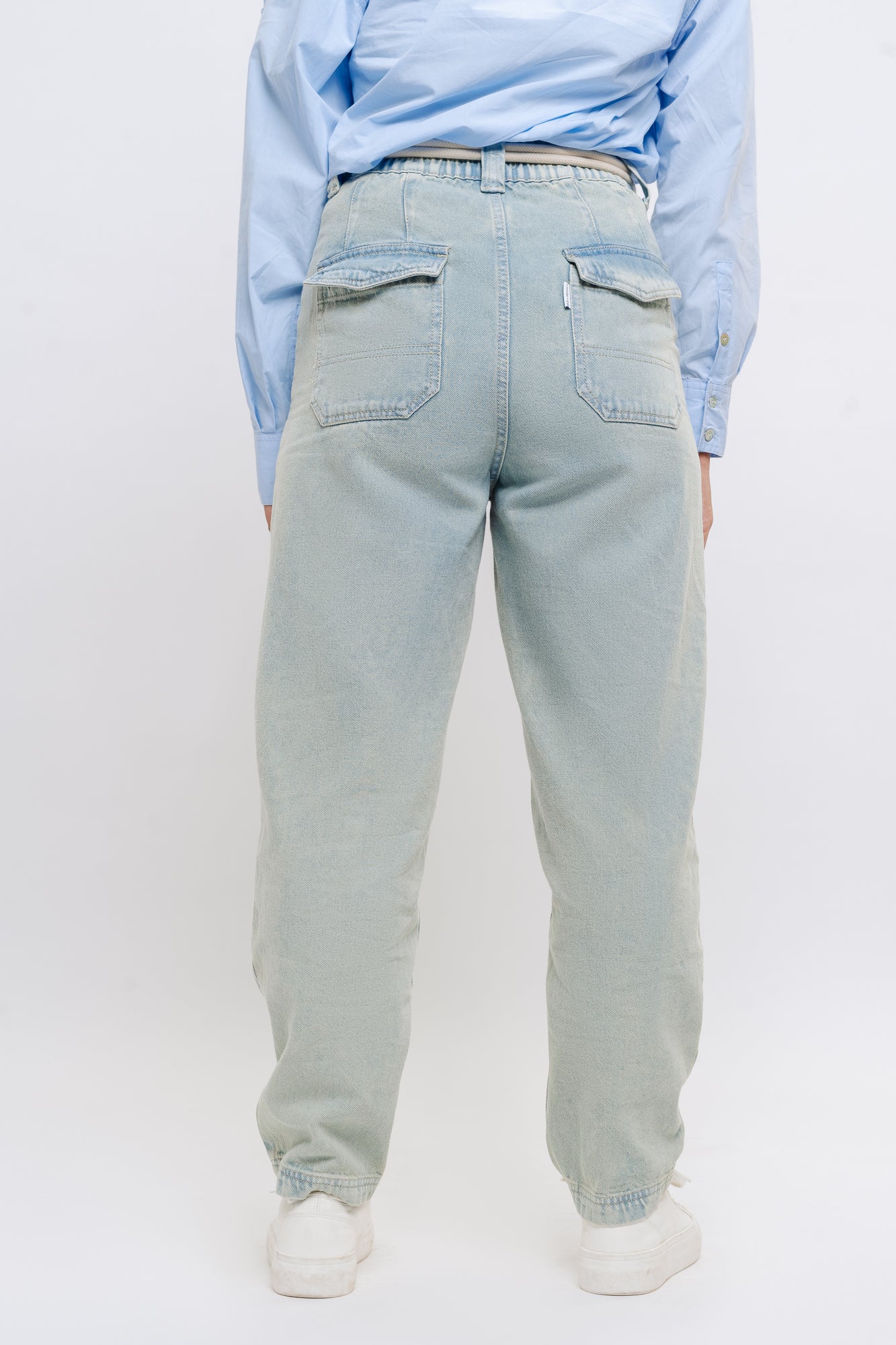 ELONGATED POCKET TINTED SLOUCHY JEANS