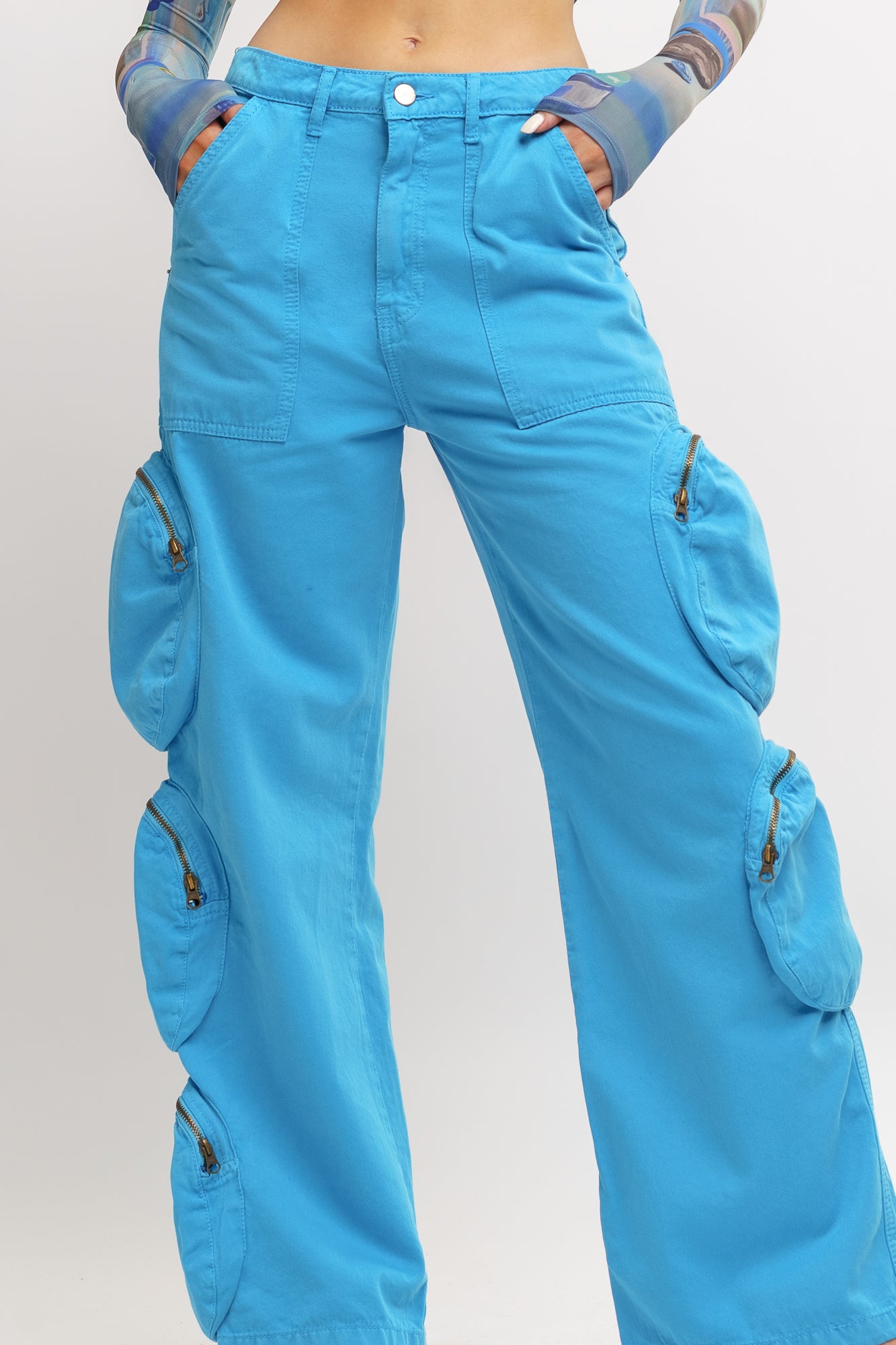 COUNTLESS CARGO JEANS