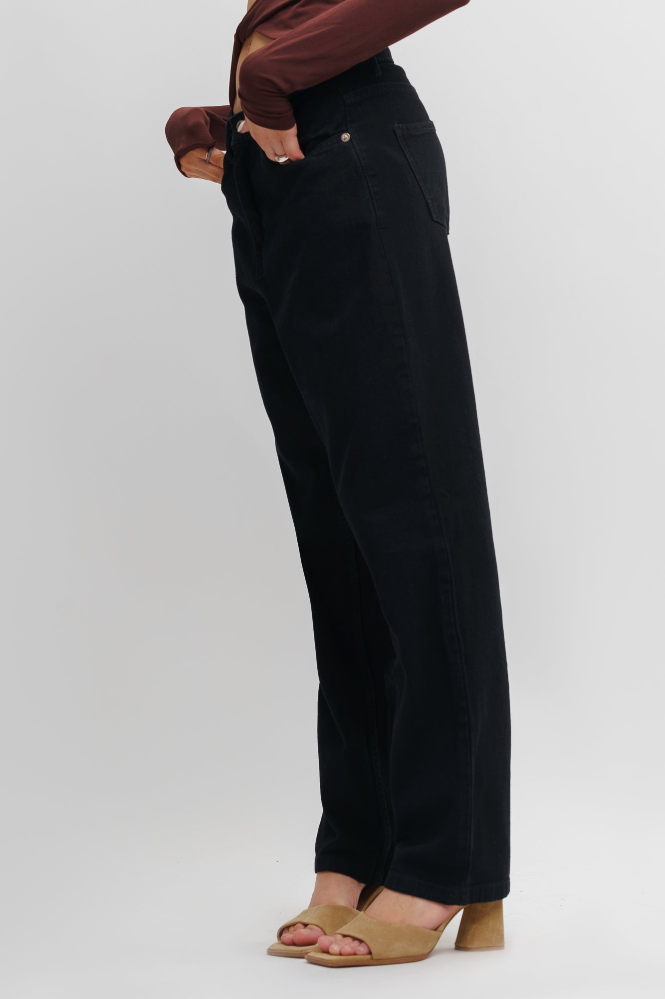 BLACK MOM HIGH ANKLE JEANS