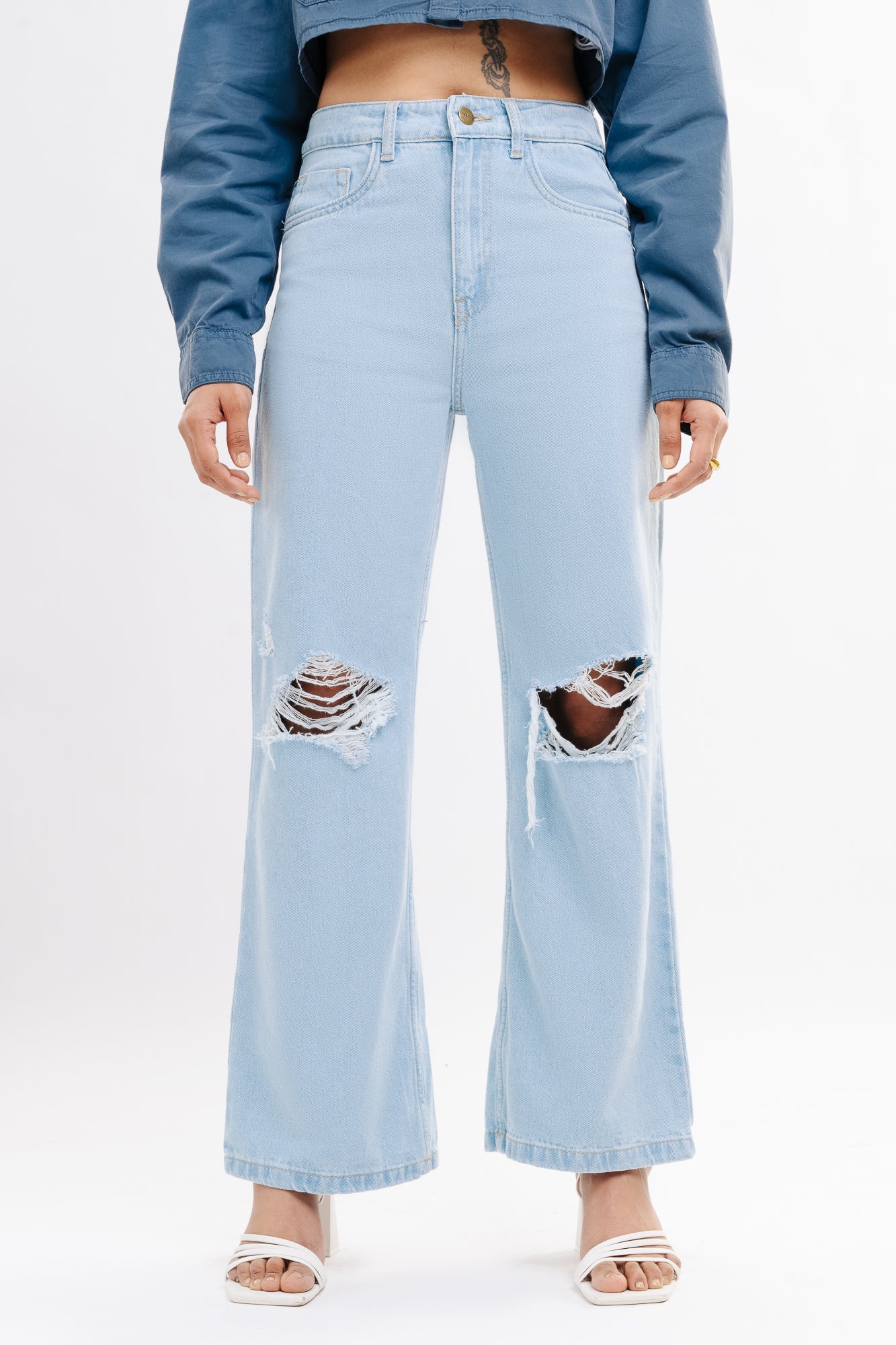 BLUE LIGHT DISTRESSED WIDE JEANS