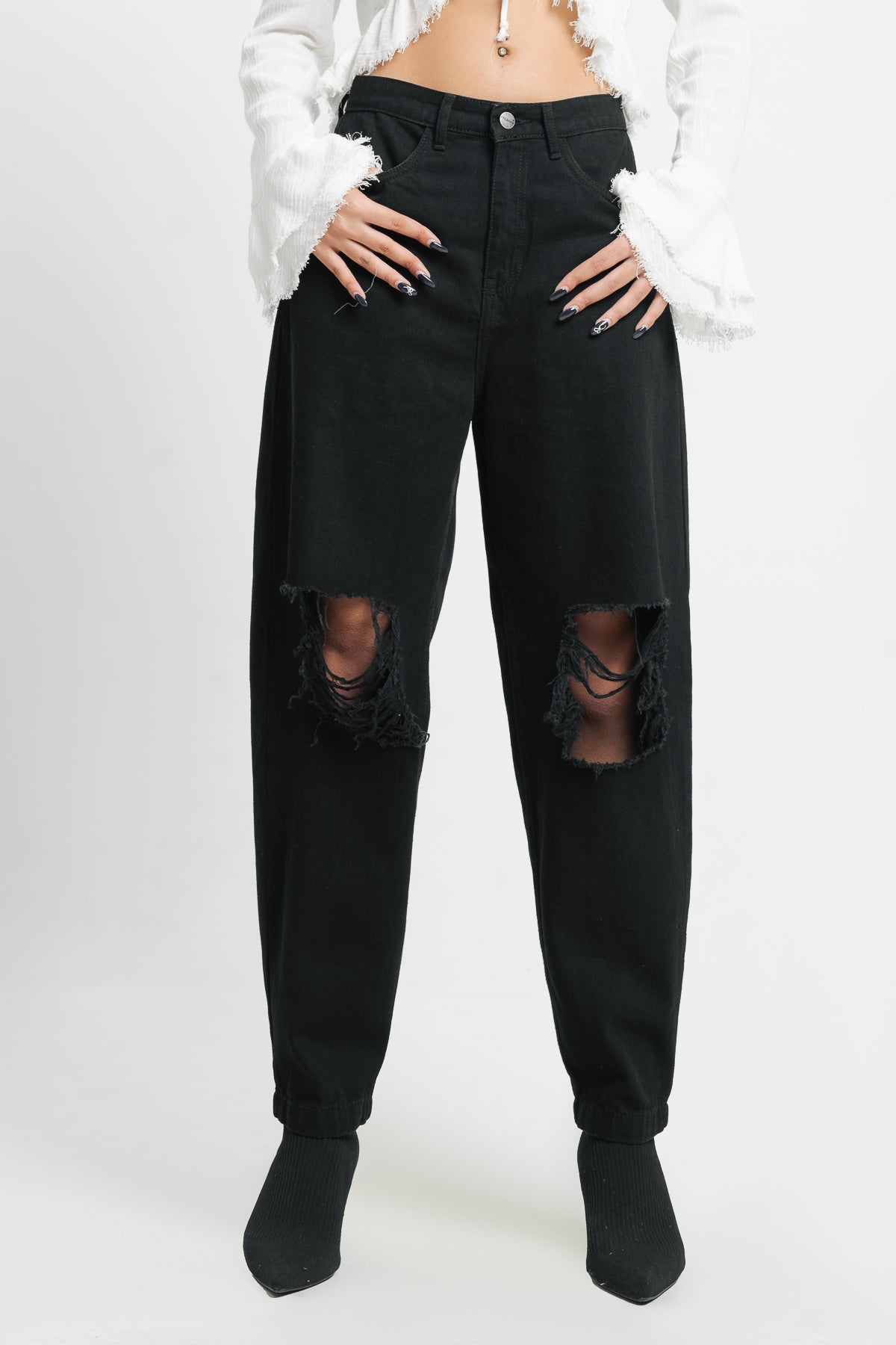 RELAXED FIT TORN BLACK JEANS