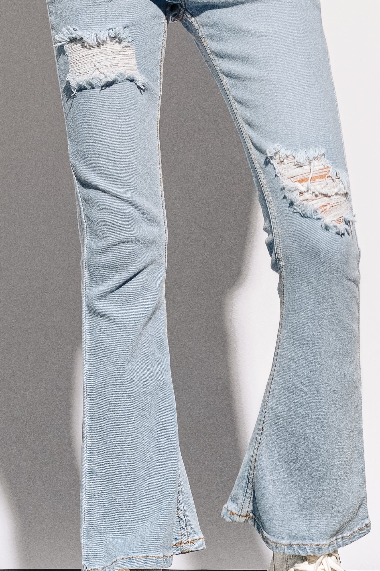 LIGHT WASH DISTRESSED BOOTCUT JEANS
