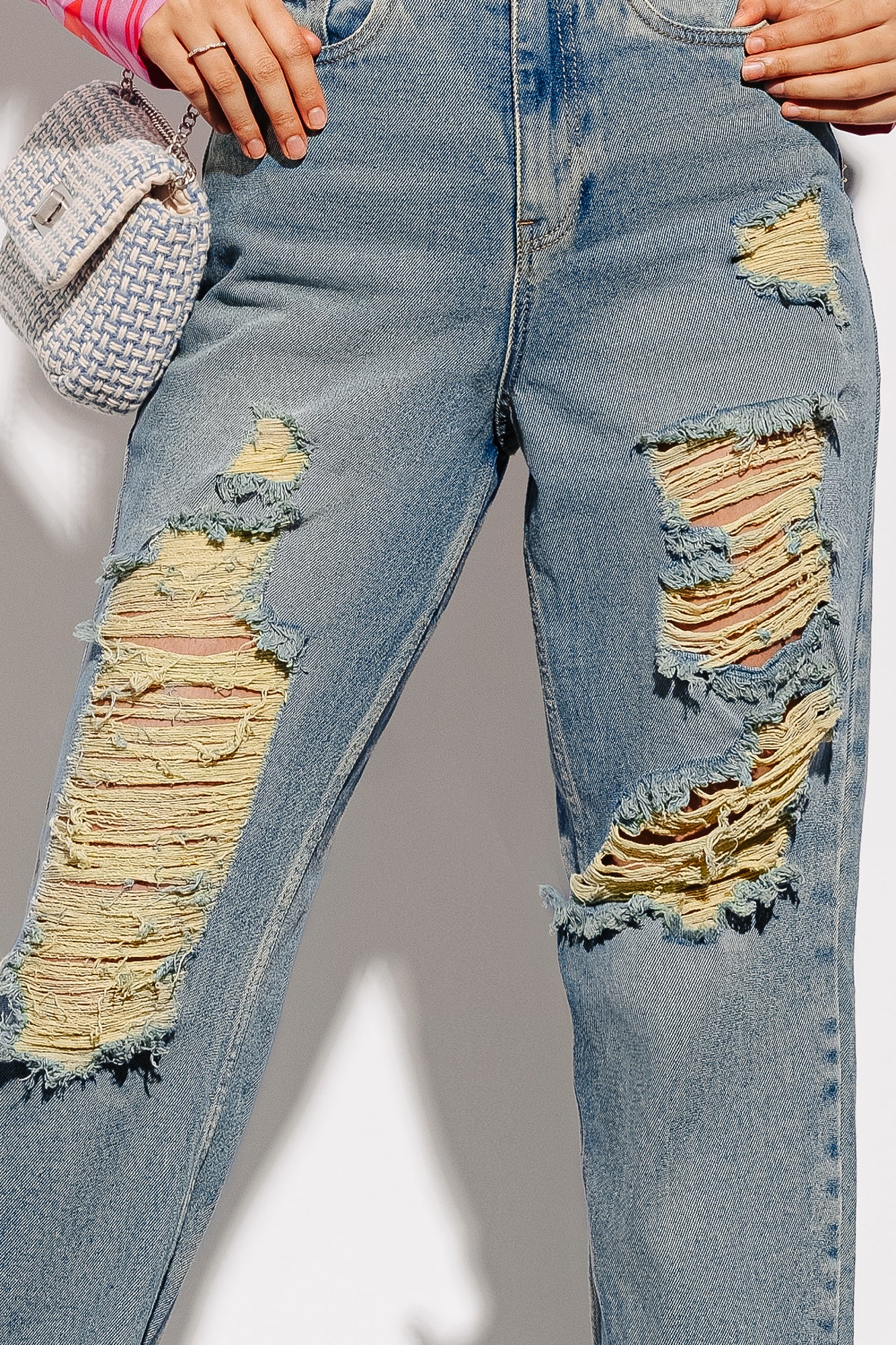 AMBER DISTRESSED SLOUCHY JEANS