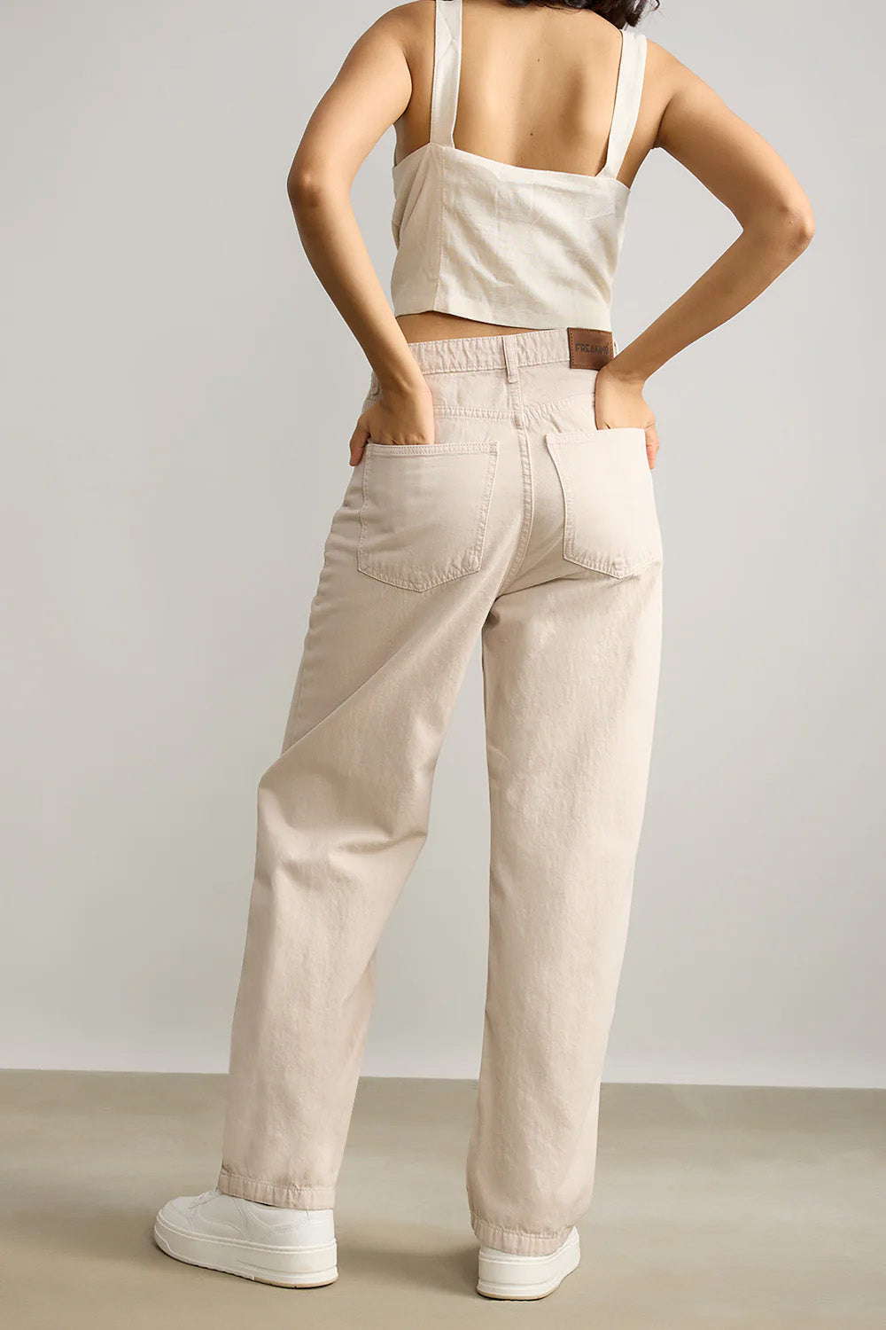 Off White Women's Straight Jeans