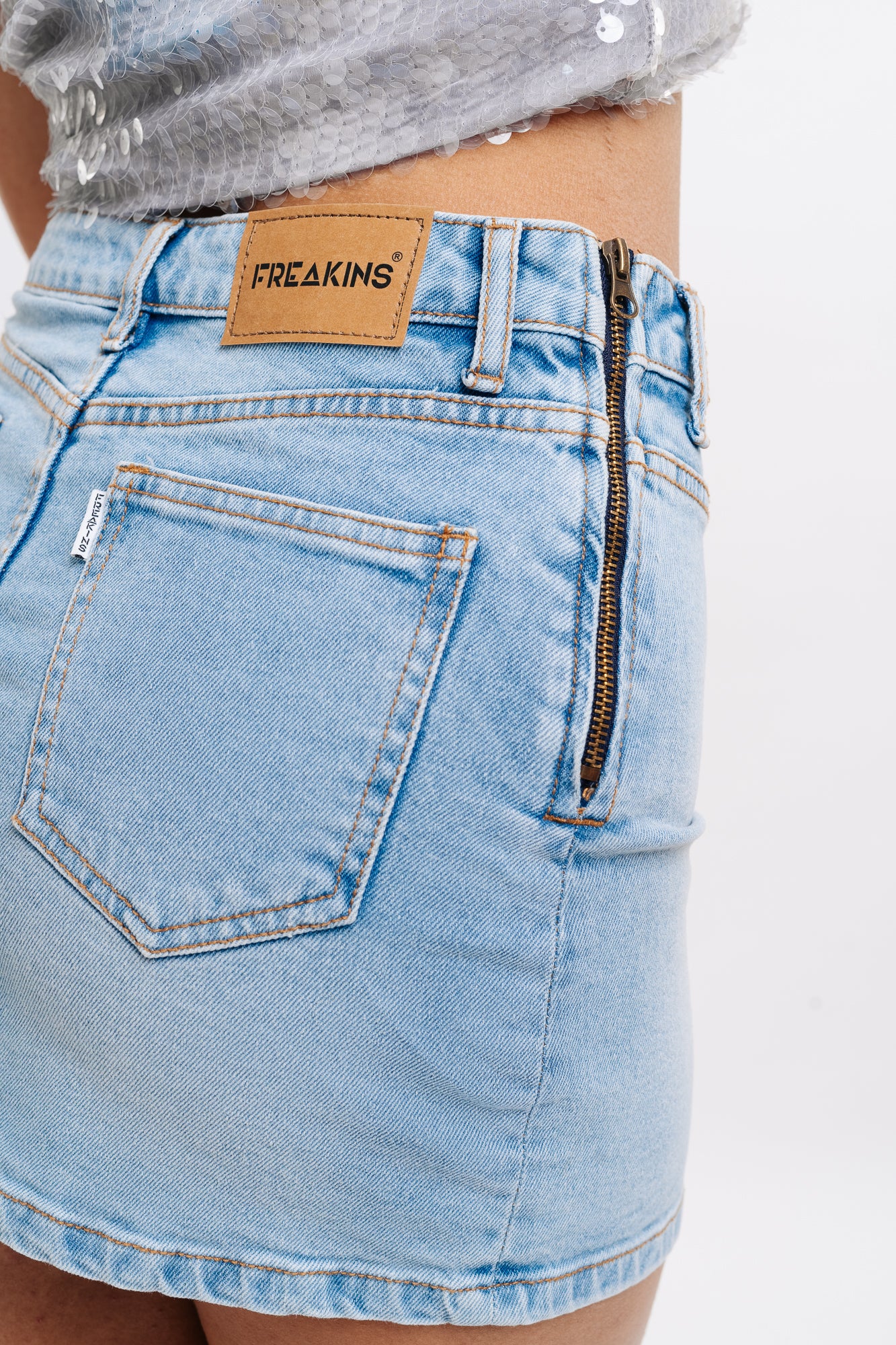 BACK ILLUSION SHORT SKIRT