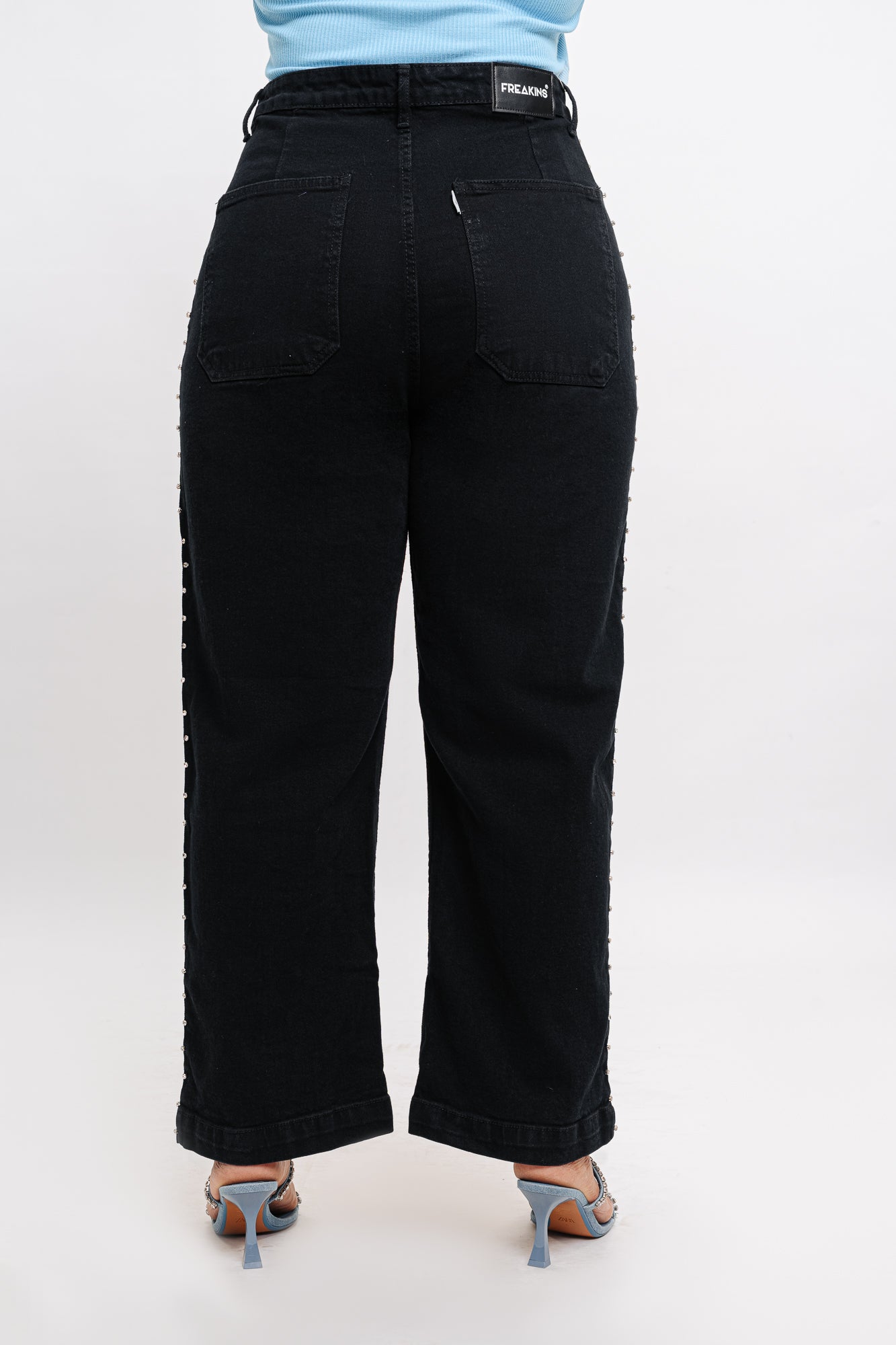 SCATTER AROUND BLACK STRAIGHT JEANS