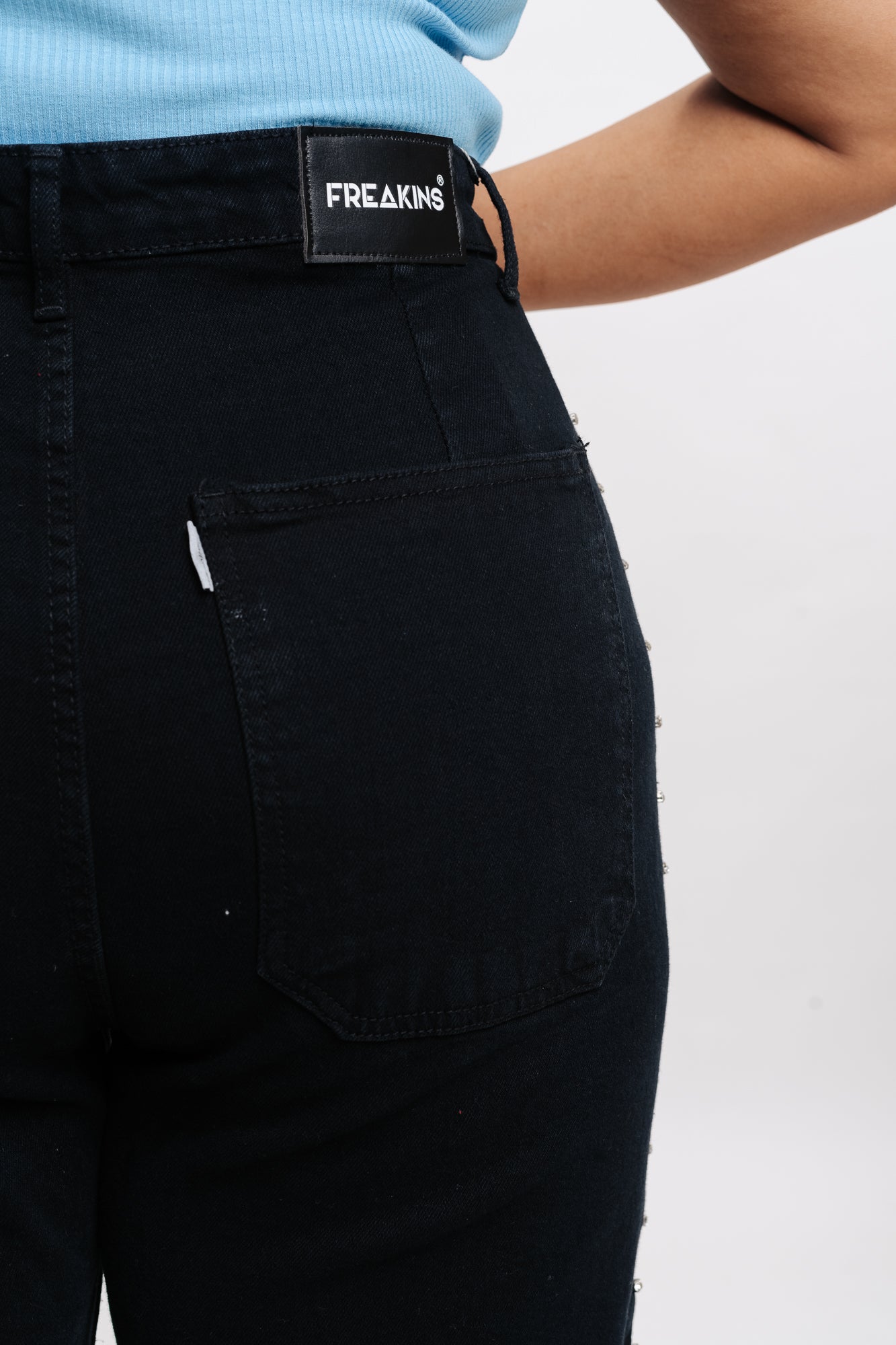 SCATTER AROUND BLACK STRAIGHT JEANS