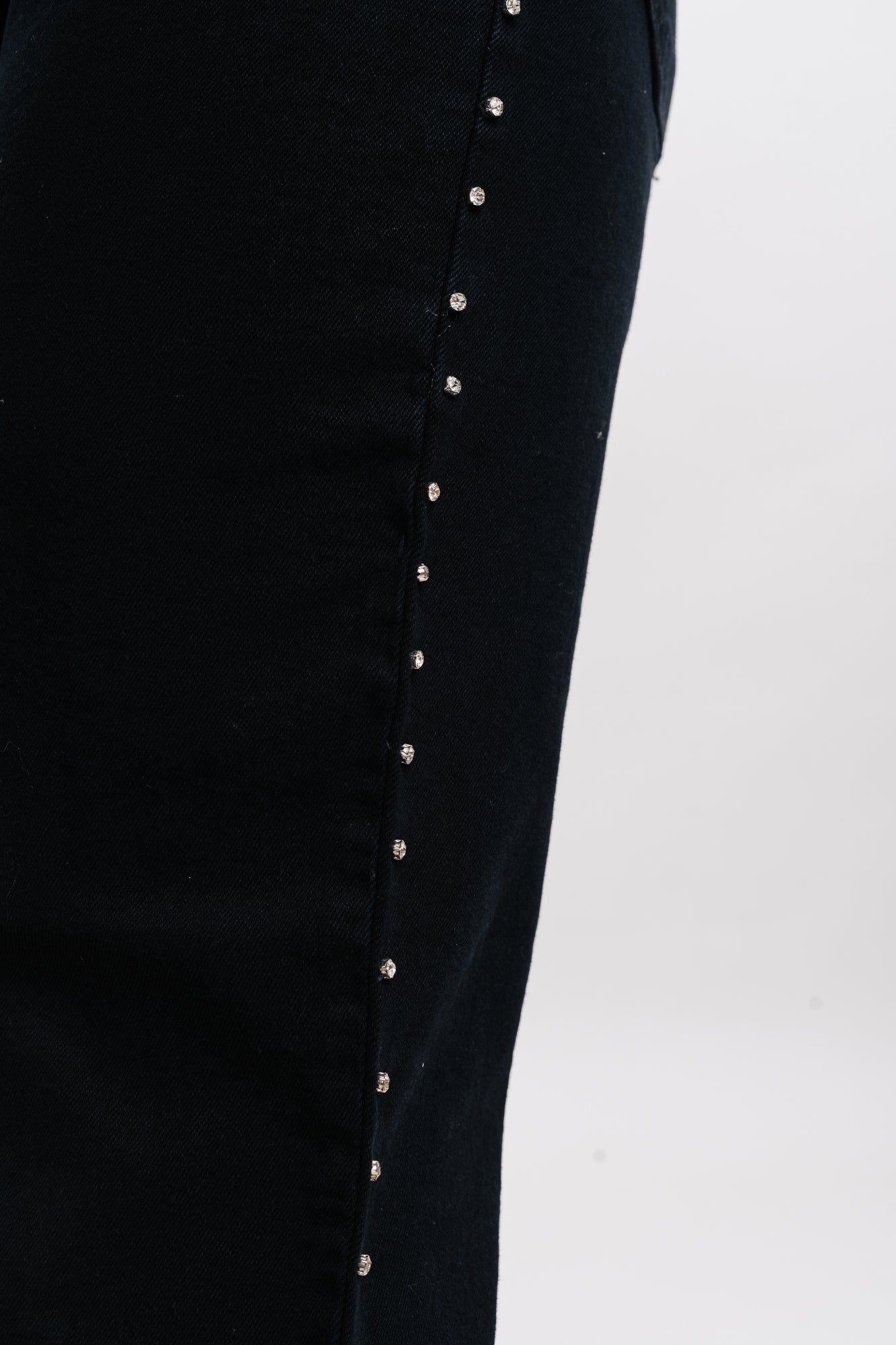 SCATTER AROUND BLACK STRAIGHT JEANS