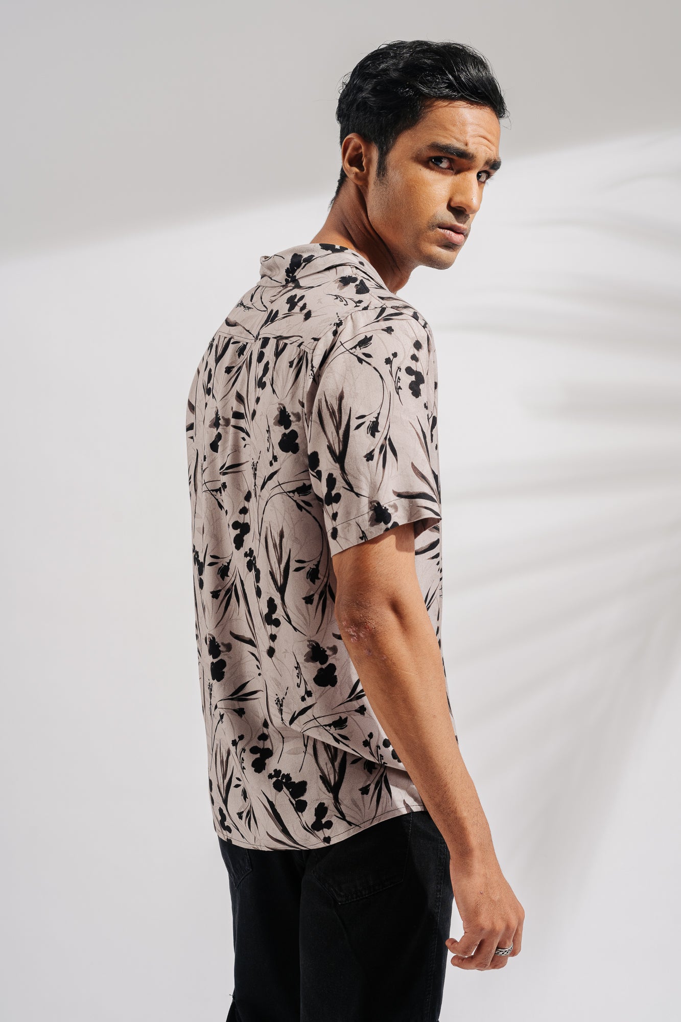 GREY FOLIAGE PRINT MEN'S SHIRT