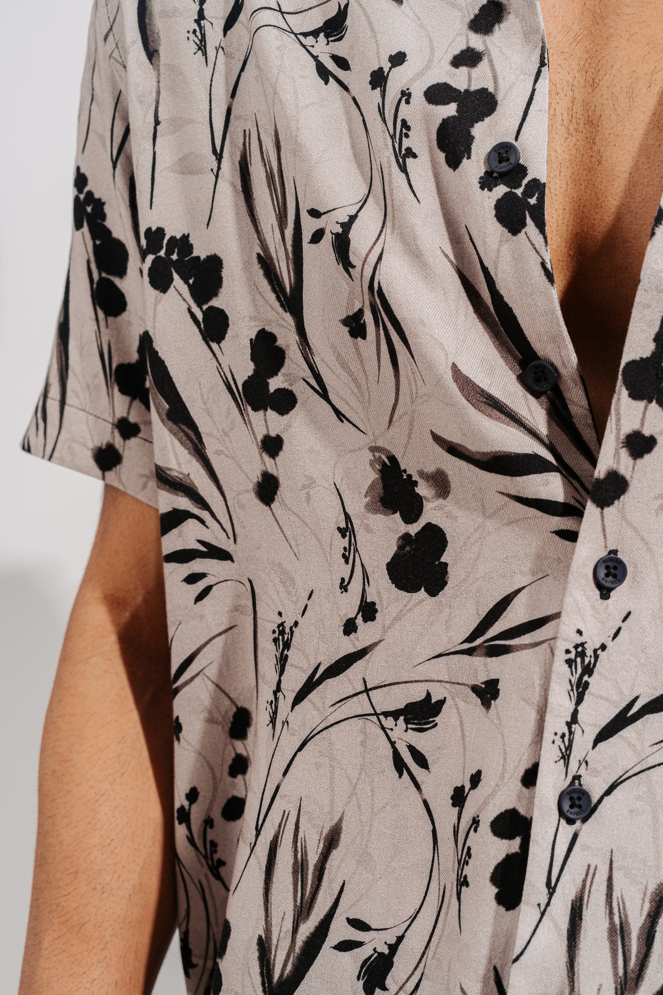 GREY FOLIAGE PRINT MEN'S SHIRT