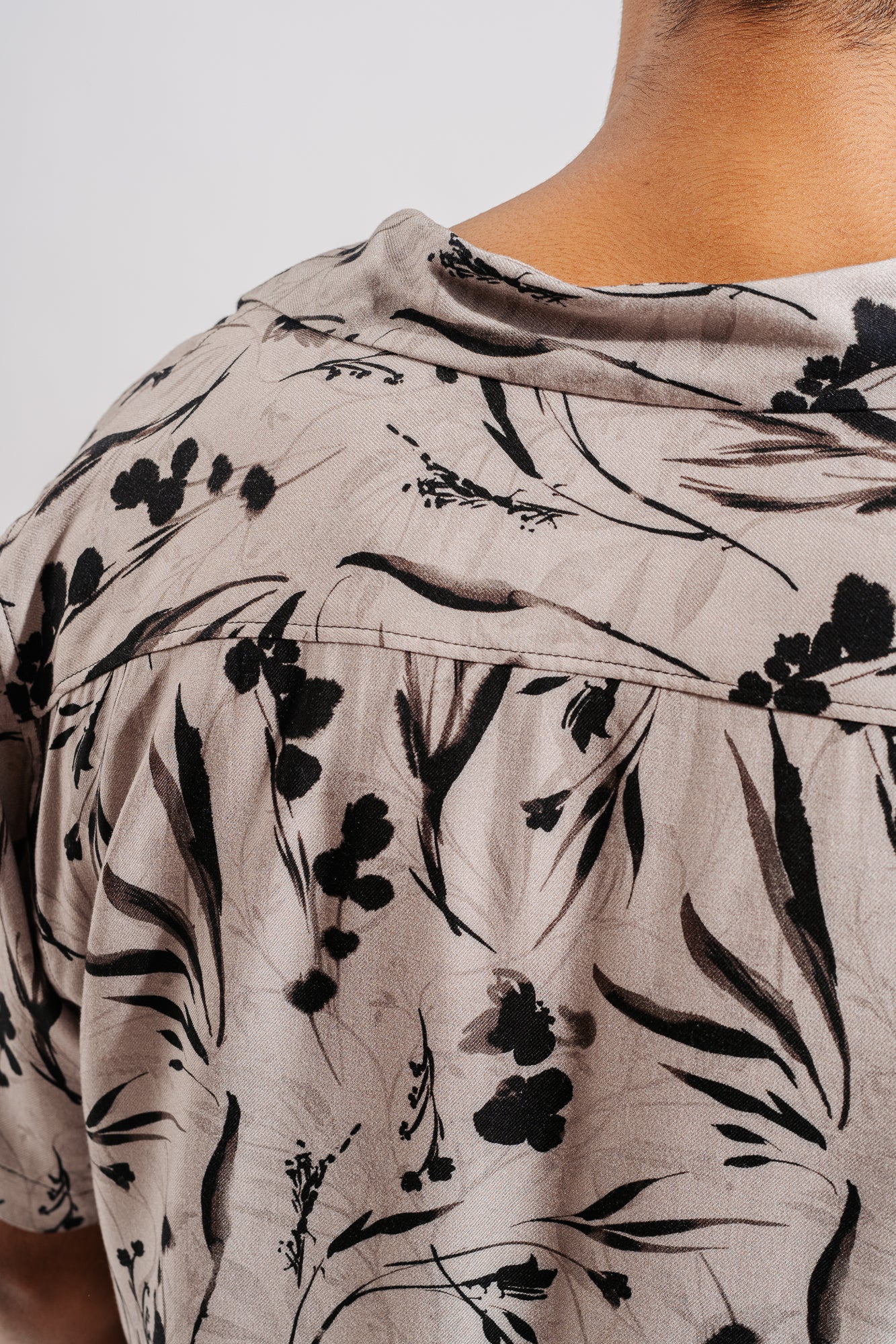 GREY FOLIAGE PRINT MEN'S SHIRT