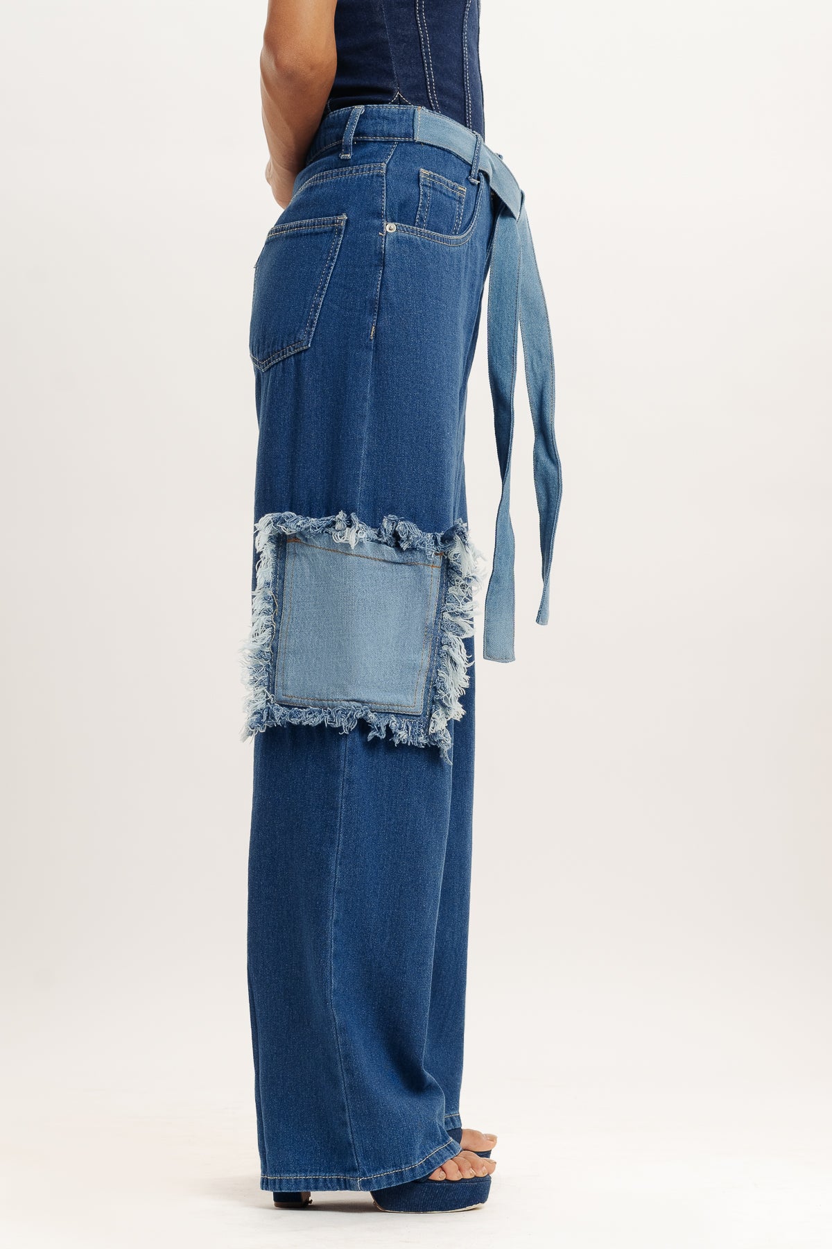 FRAYED PATCH STRAIGHT FIT JEANS
