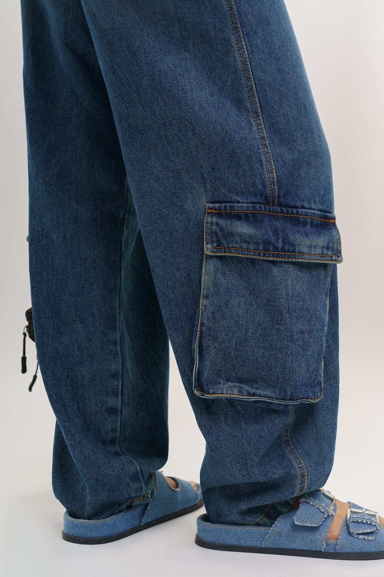 MUDDLED CARGO JEANS