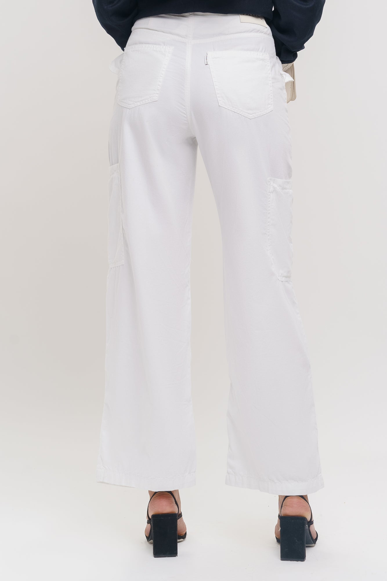 WHITE PARACHUTE PANTS