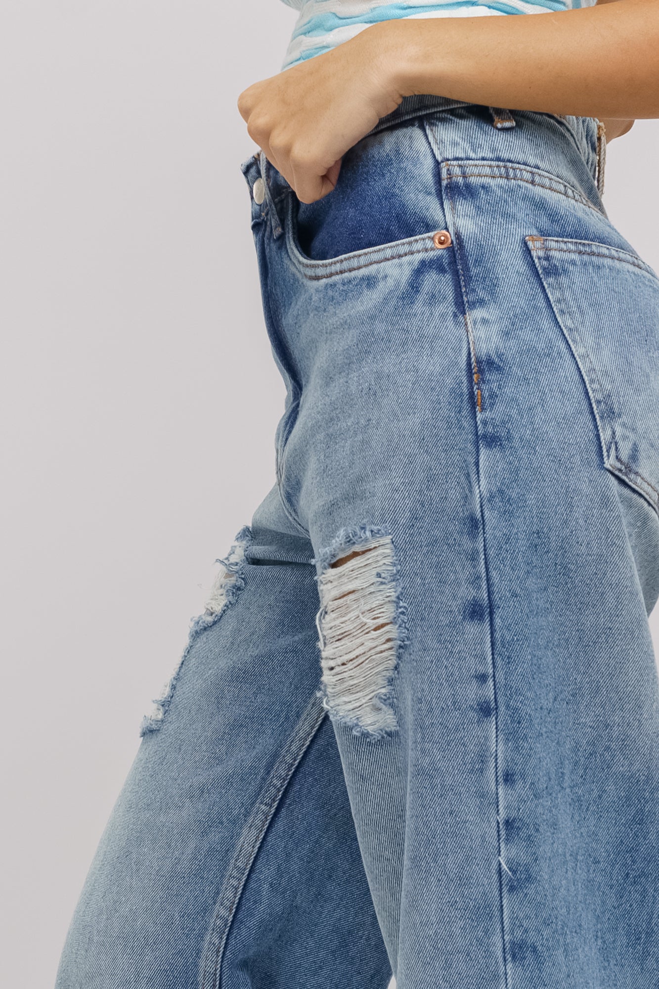 WINDY BLUE DISTRESSED WIDE JEANS