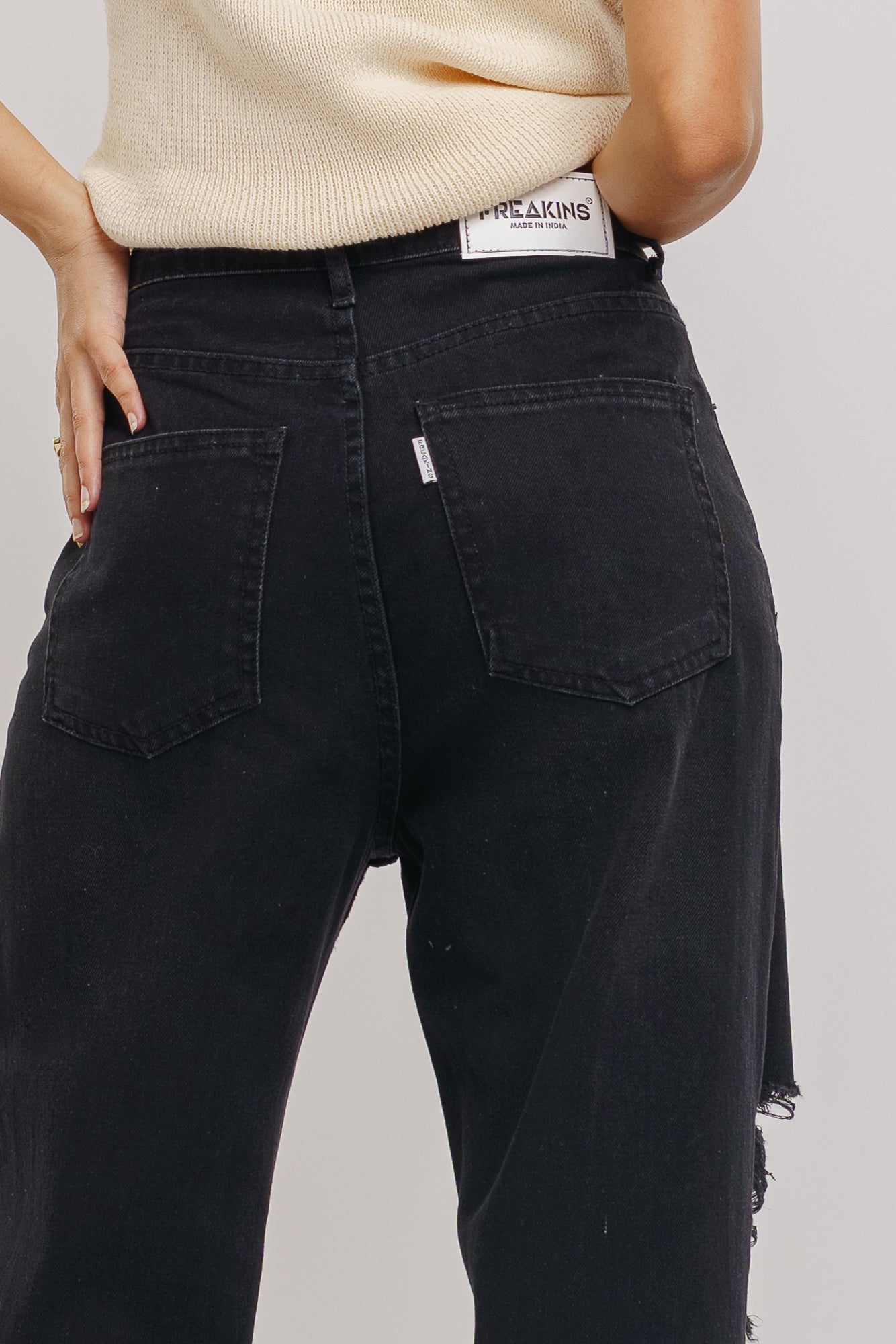 CHARCOAL STRAIGHT DISTRESS JEANS