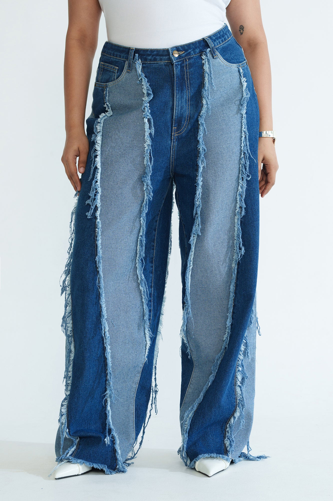 Fray Wave Curve Straight Jeans