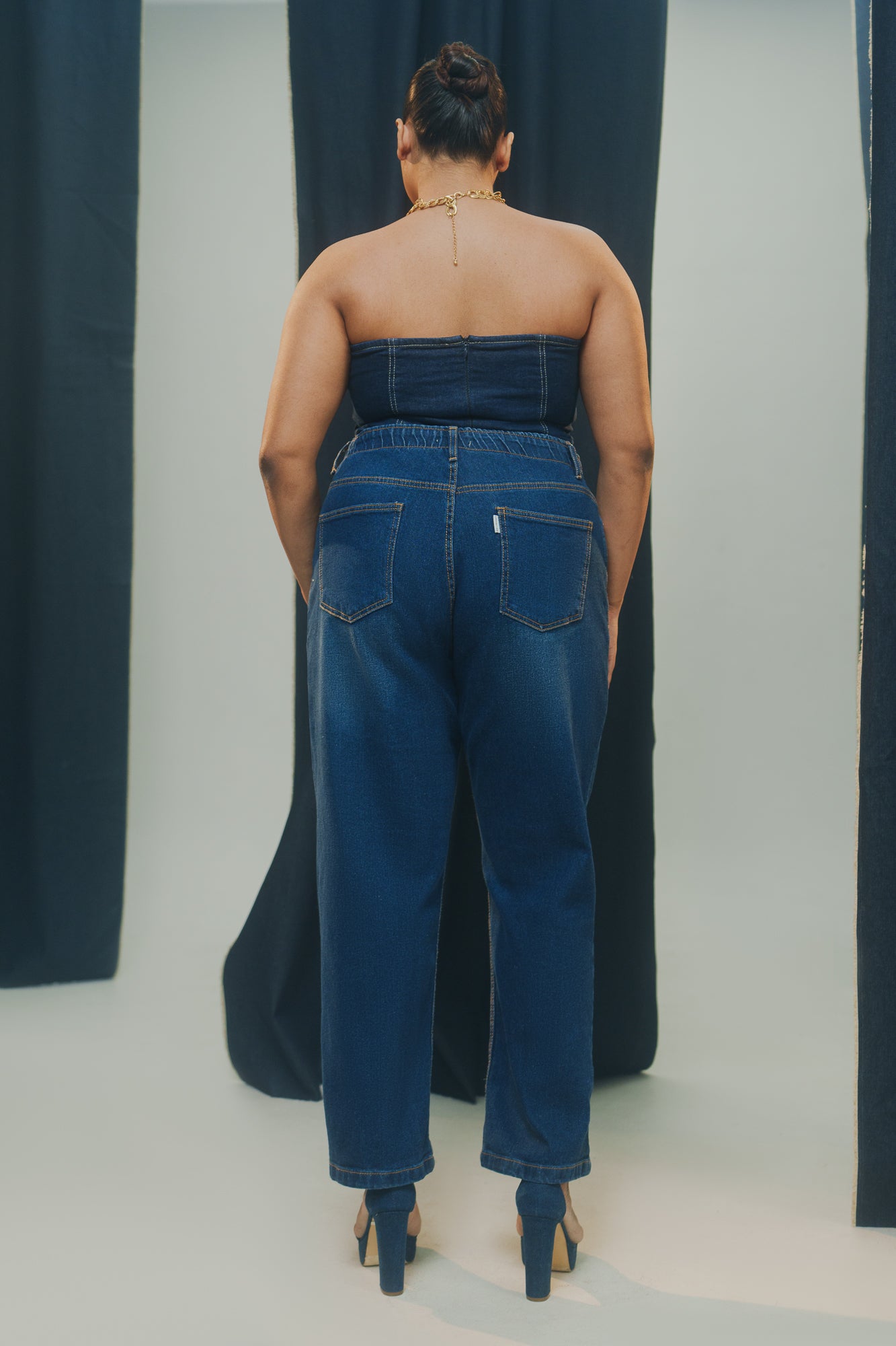 INDIGO ELASTICATED DISTRESS MOM JEANS