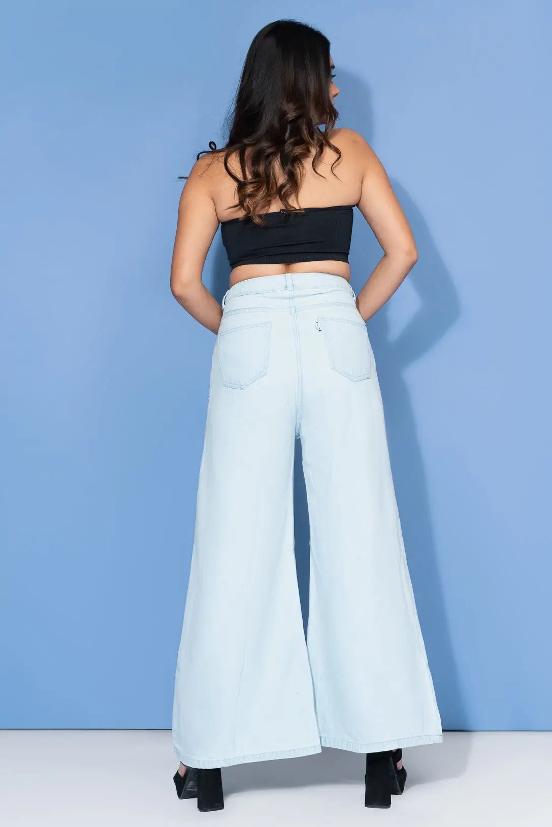 LIGHT BLUE FLARED JEANS