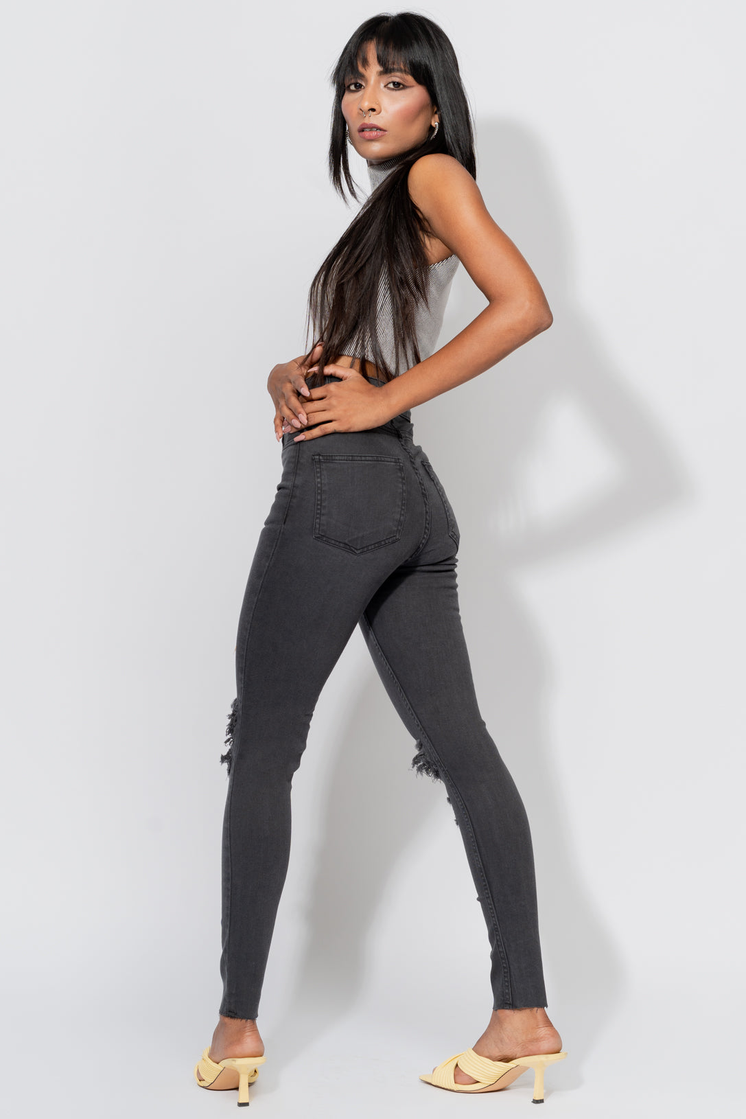 GREY RIPPED SKINNY JEANS