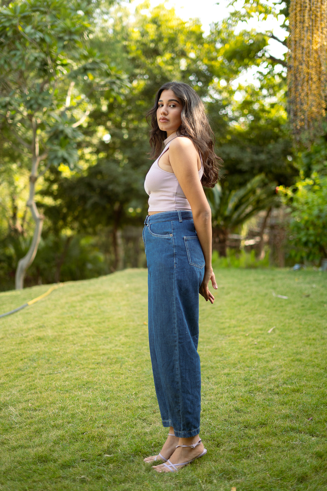 HI RISE BELTED BAGGY JEANS IN DARK BLUE