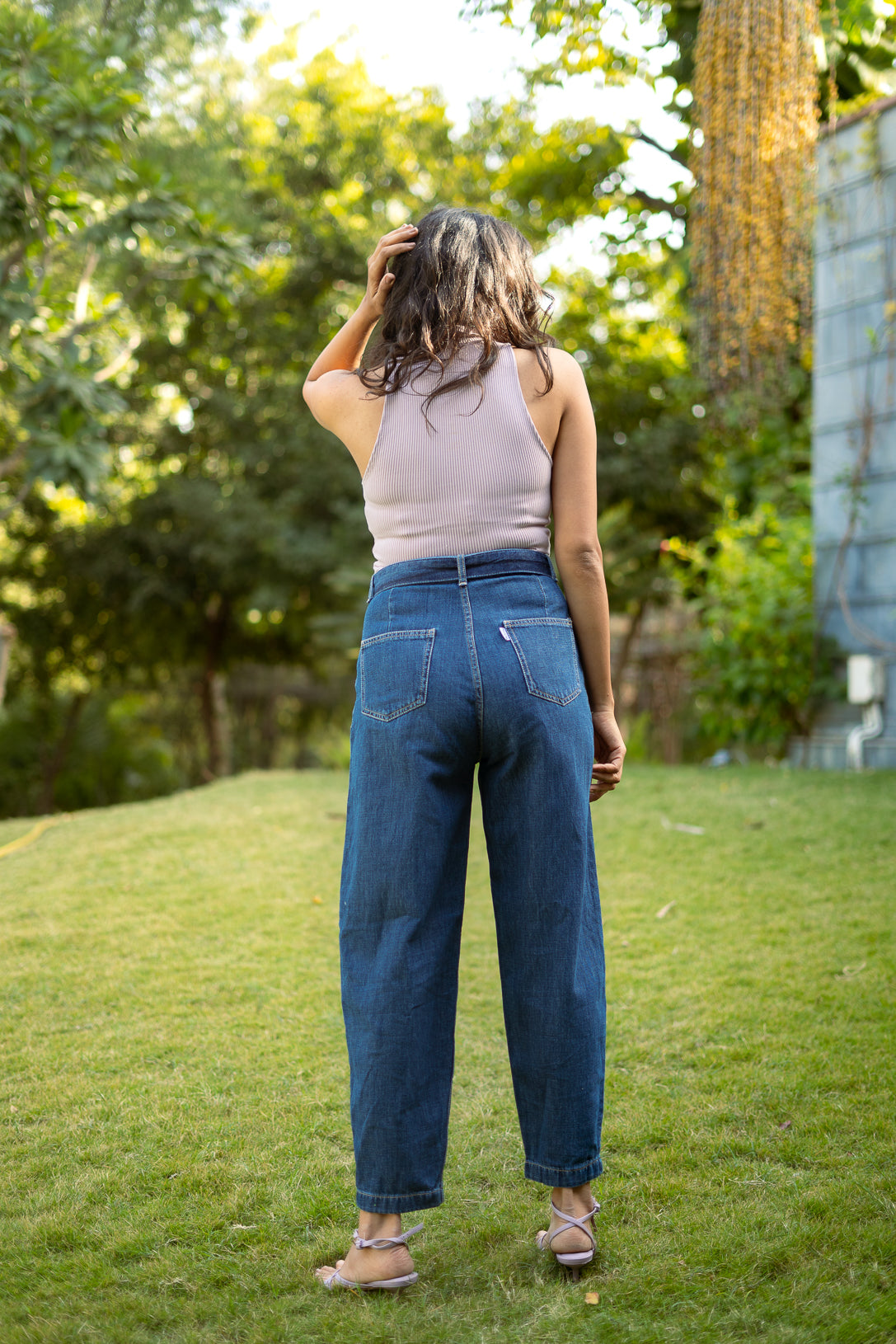 HI RISE BELTED BAGGY JEANS IN DARK BLUE