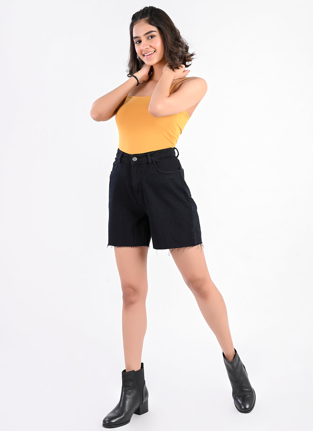 BLACK BERMUDA SHORTS